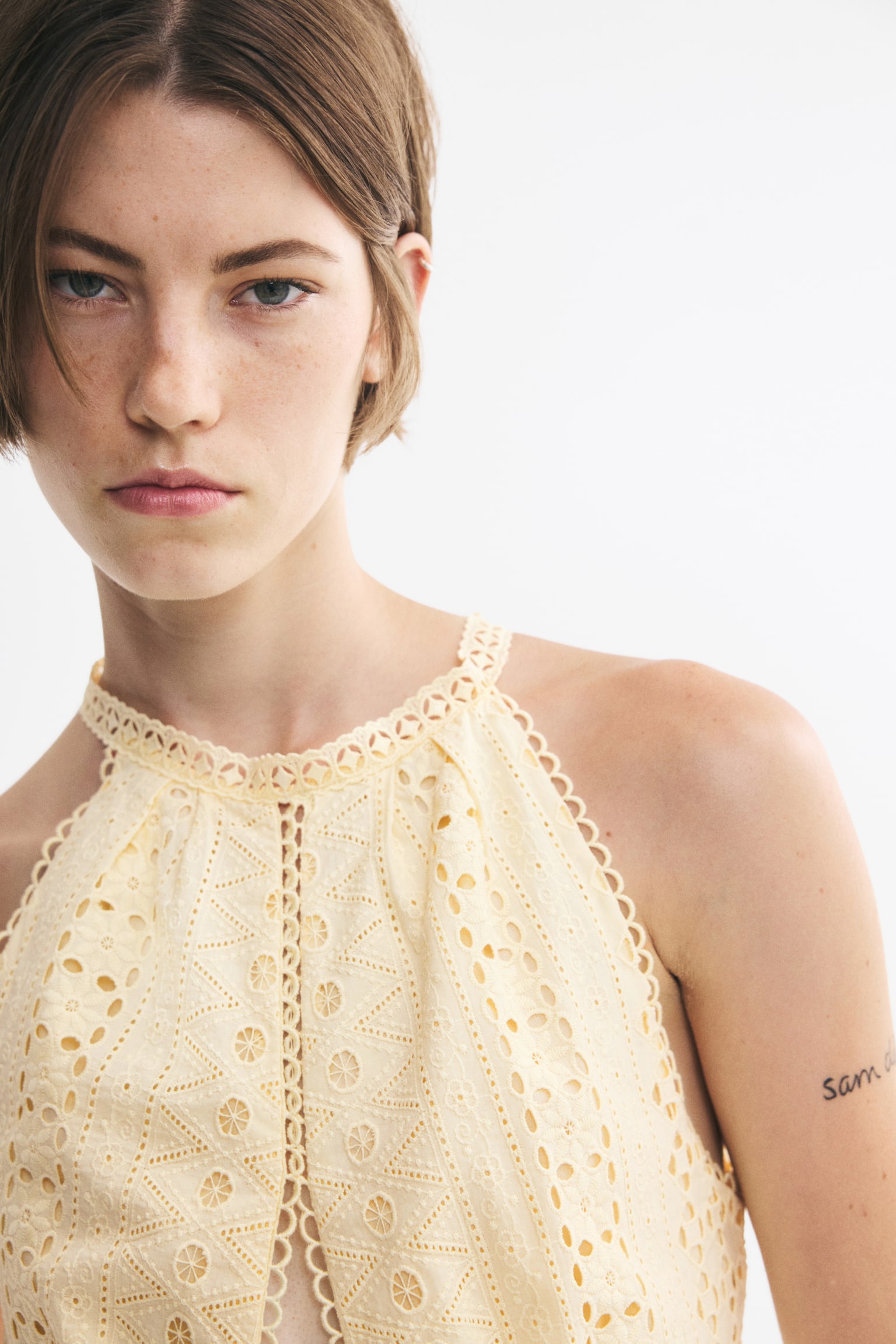 Женское платье H&M Eyelet-Embroidered Cutout, цвет: Светлый жёлтый — фото 4