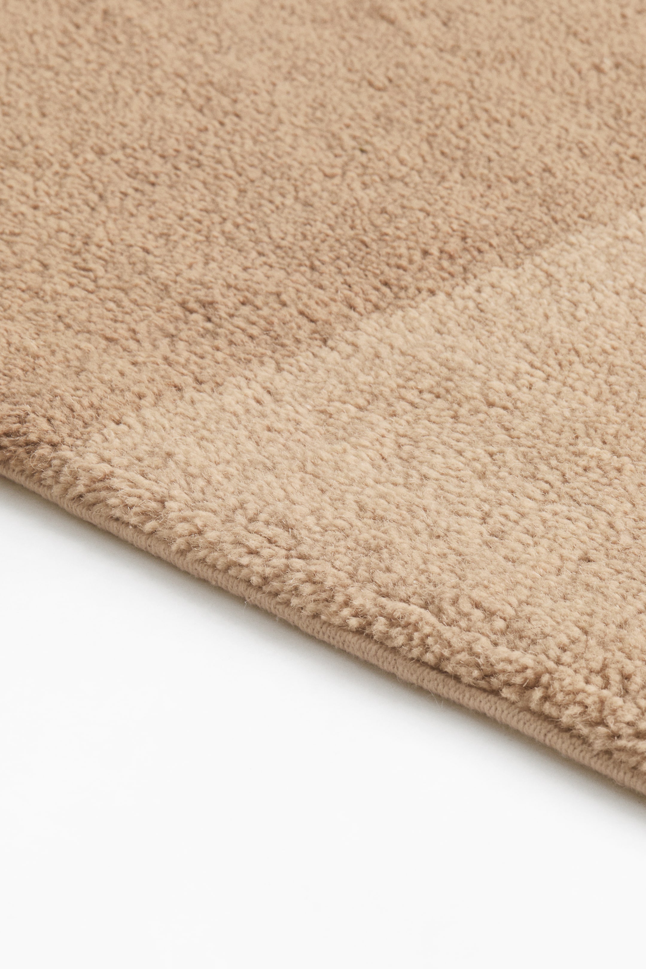 Grand tapis en laine mélangée à carreaux