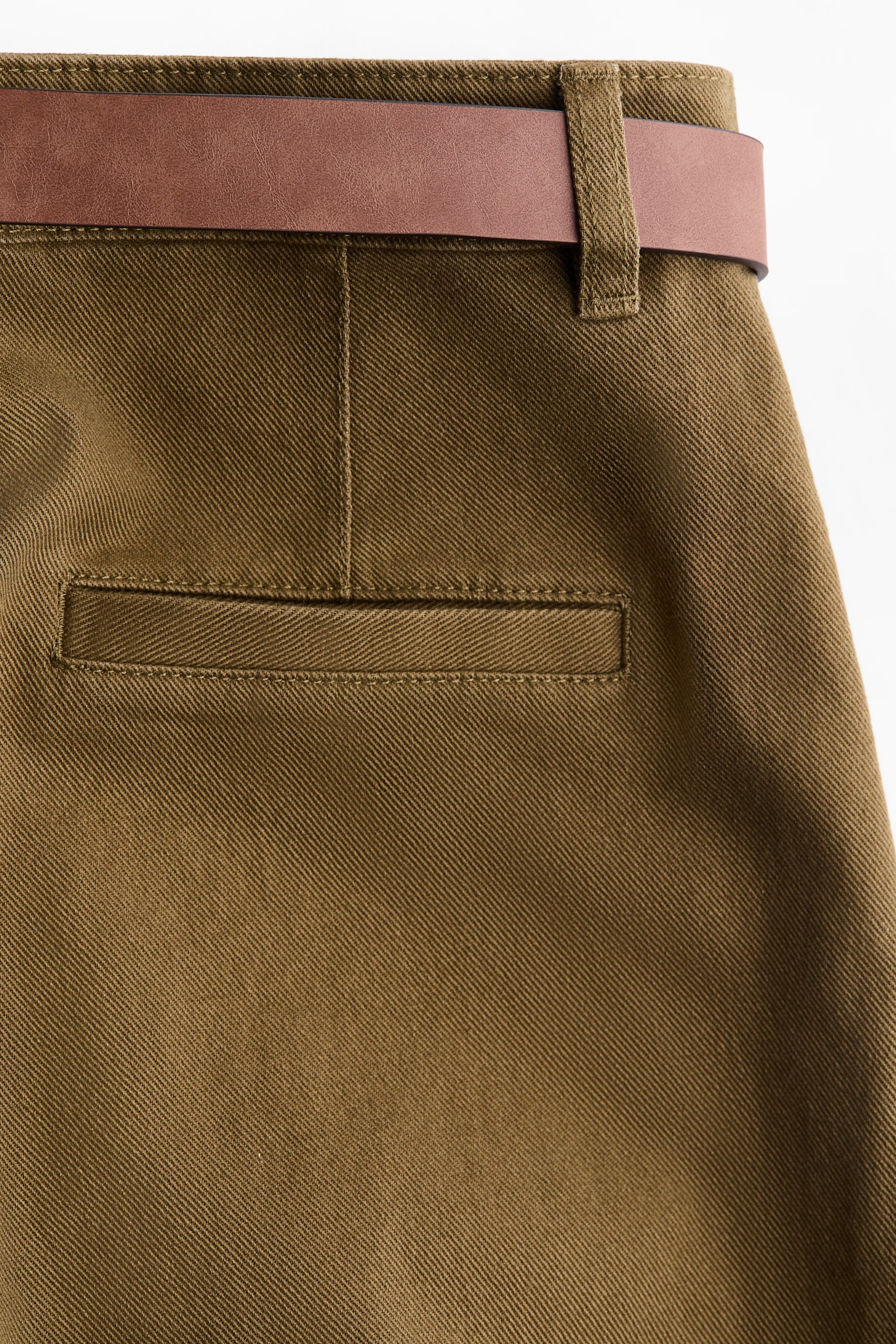 מכנסי טוויל רחבים עם חגורה - ירוק חאקי כהה/לבן/חום כהה - 4