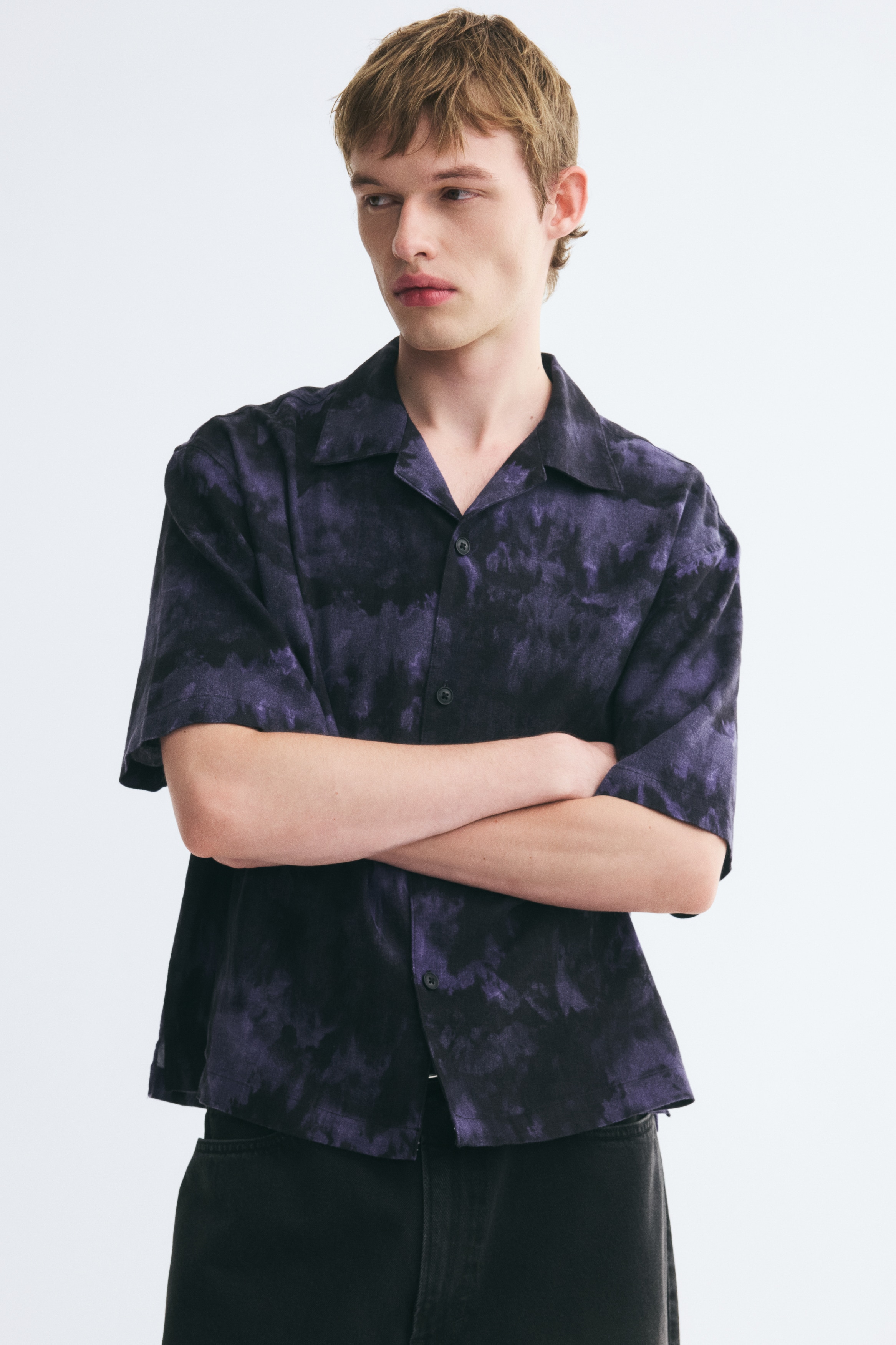 Áo sơ mi hai ve linen pha Relaxed Fit - Màu tím đậm/Hoa văn