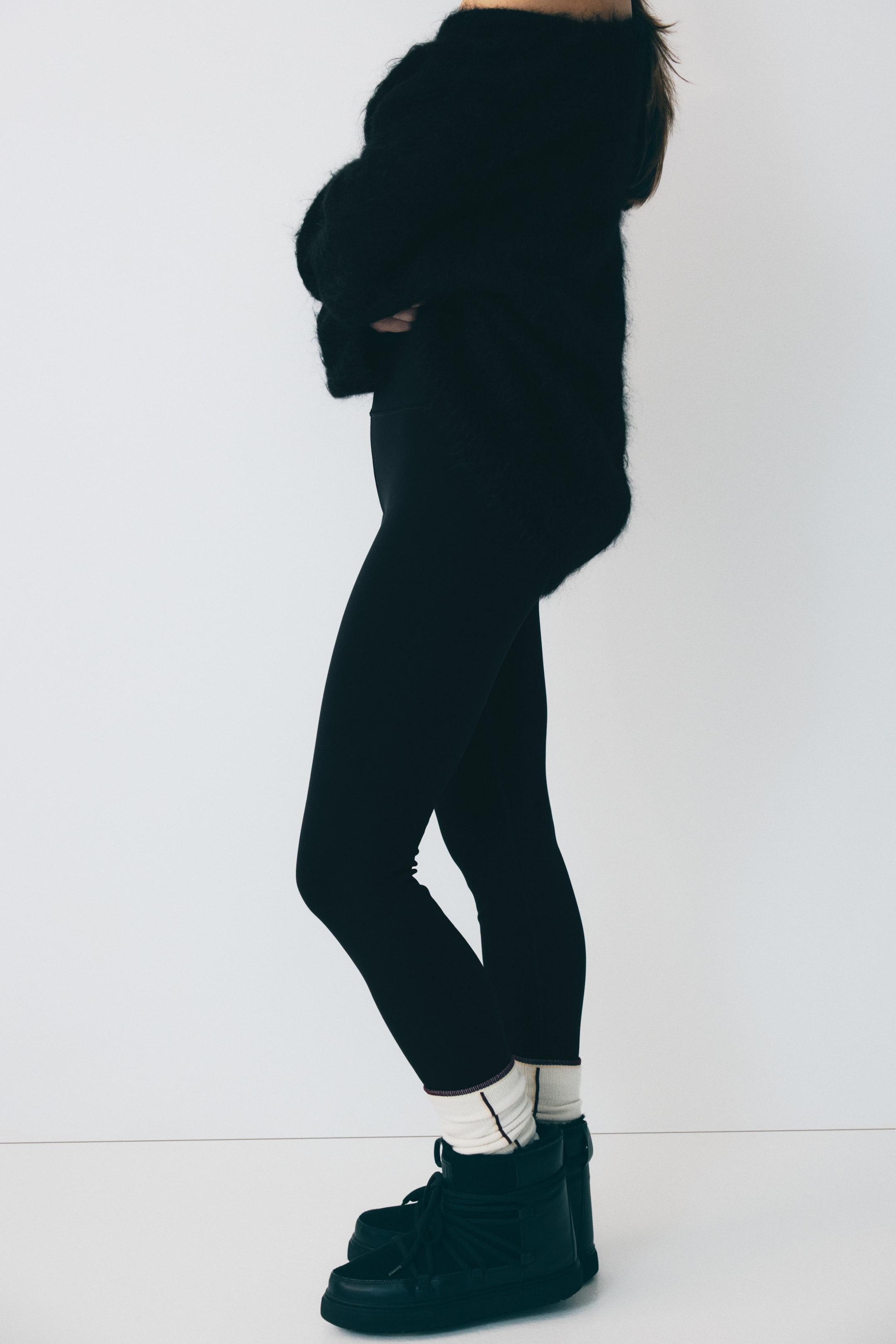 Visa större bild: Warming träningsleggings med ThermoMove™ - Svart - DAM | H&M SE 3