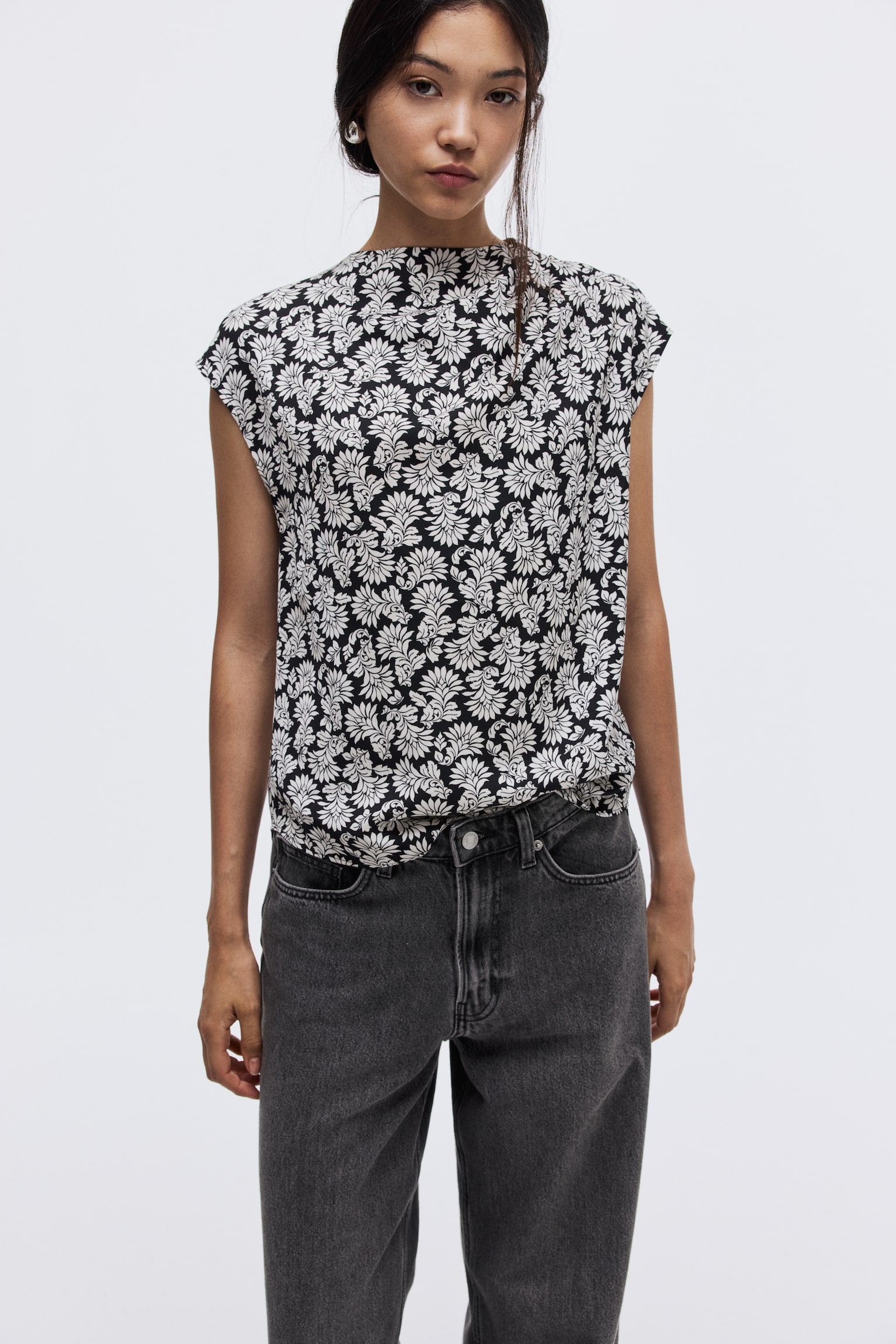 Cap-sleeved blouse - Black/White patterned/Dark brown/Cream - 5