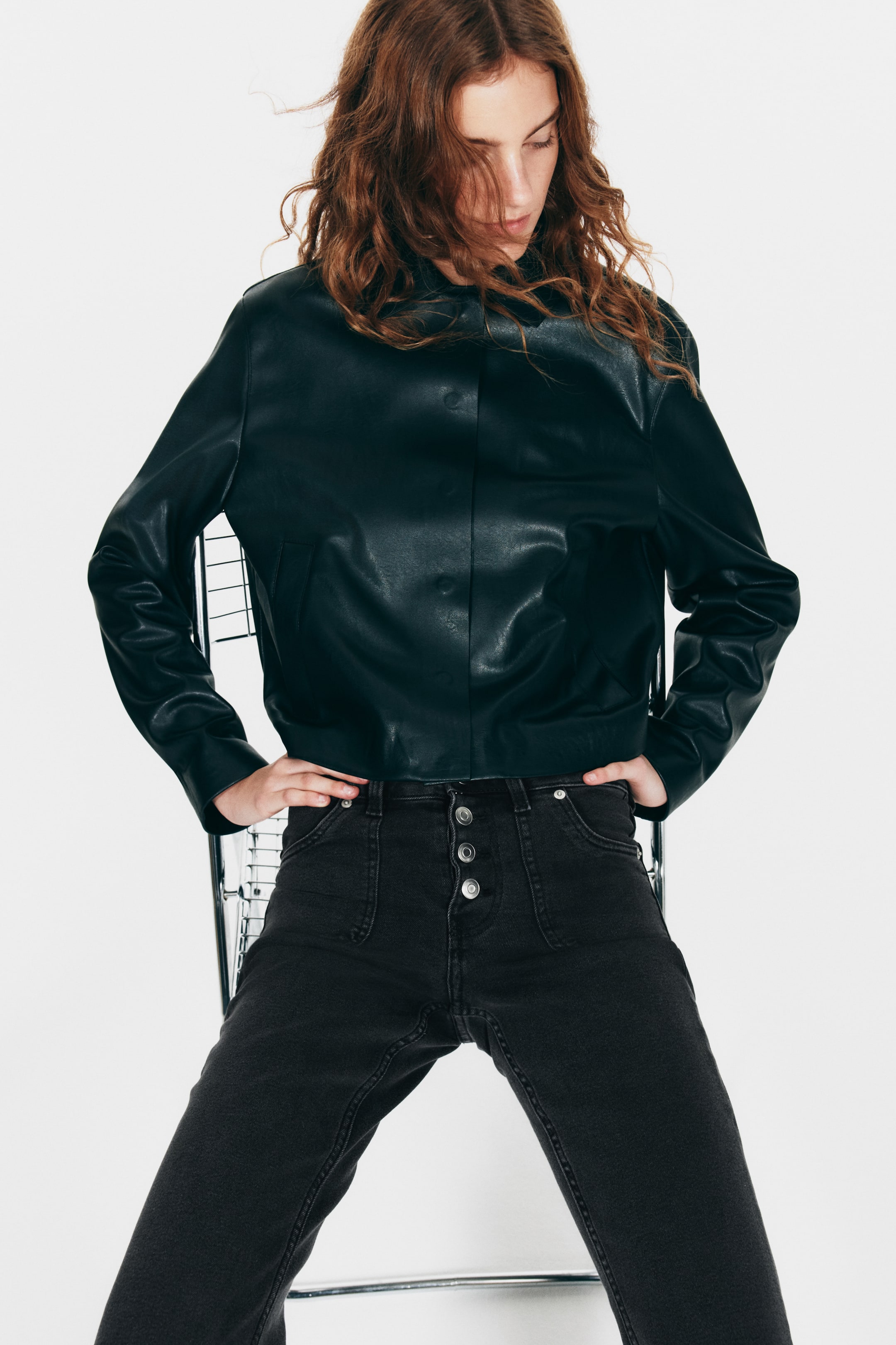 拡大画像を表示: フレアードレギュラーデニム - ウォッシュドブラック - レディース | H&M JP 2