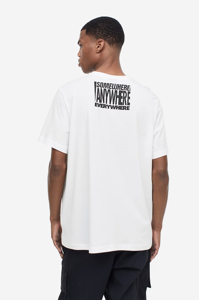 T-Shirt mit Print Regular Fit - Weiß/Anywhere/Braun/285 - 3