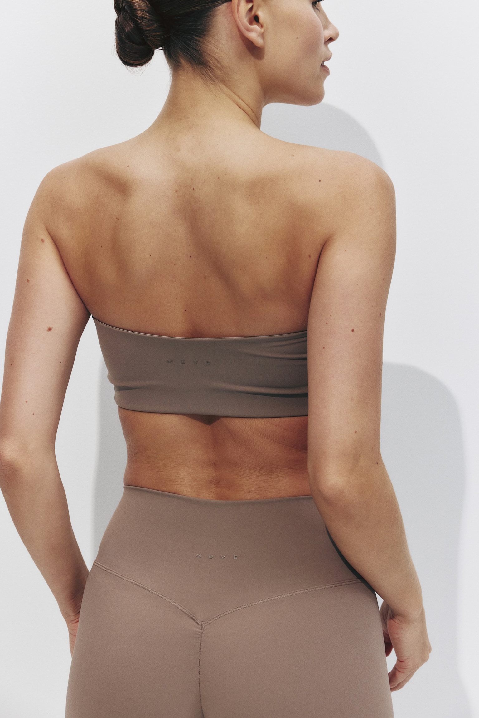 SculptMove™ Medium support Bandeau sports bra - Beige/Black - 5