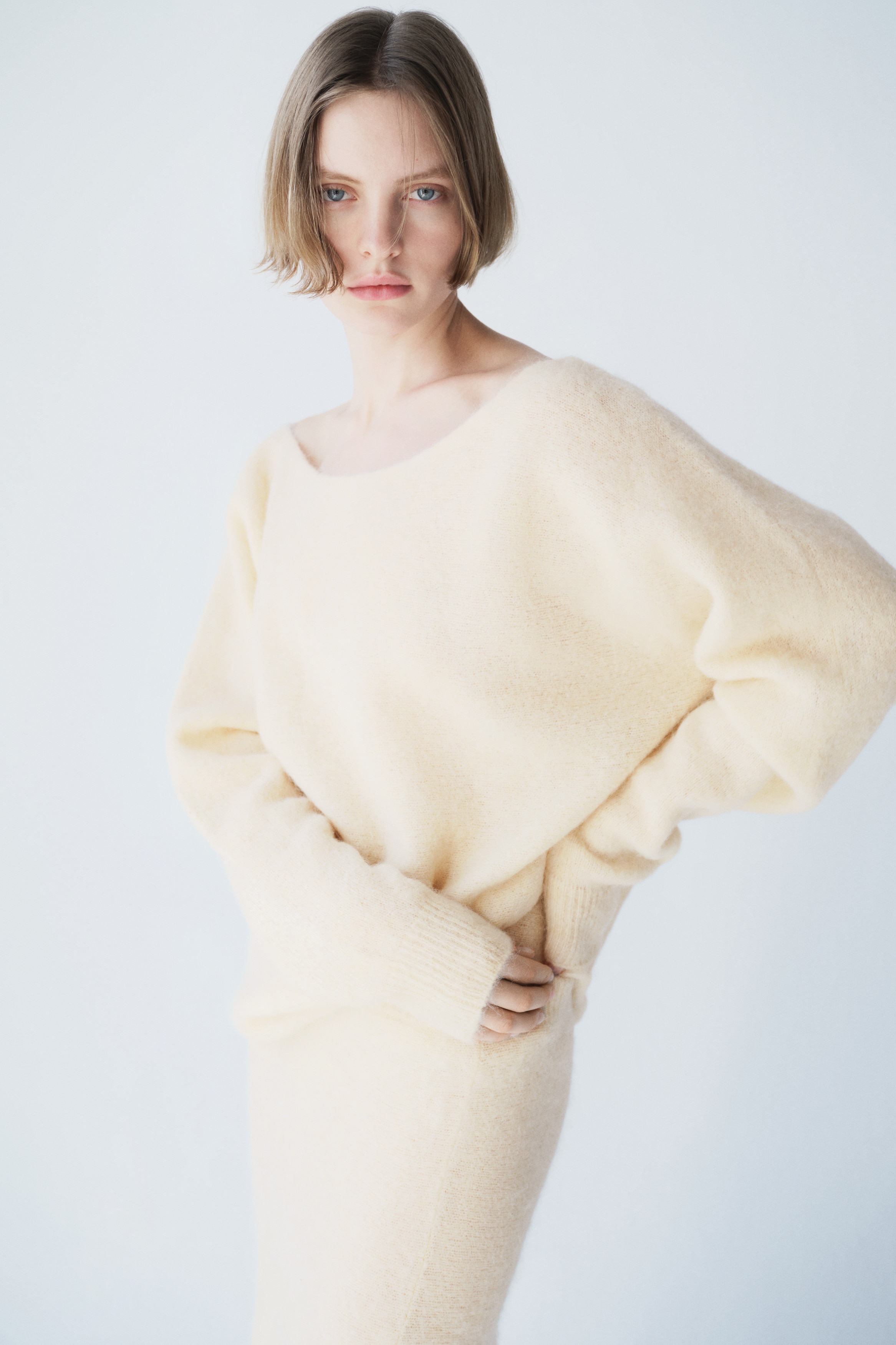 Alpaca-blend one-shoulder jumper - Light yellow/Light beige