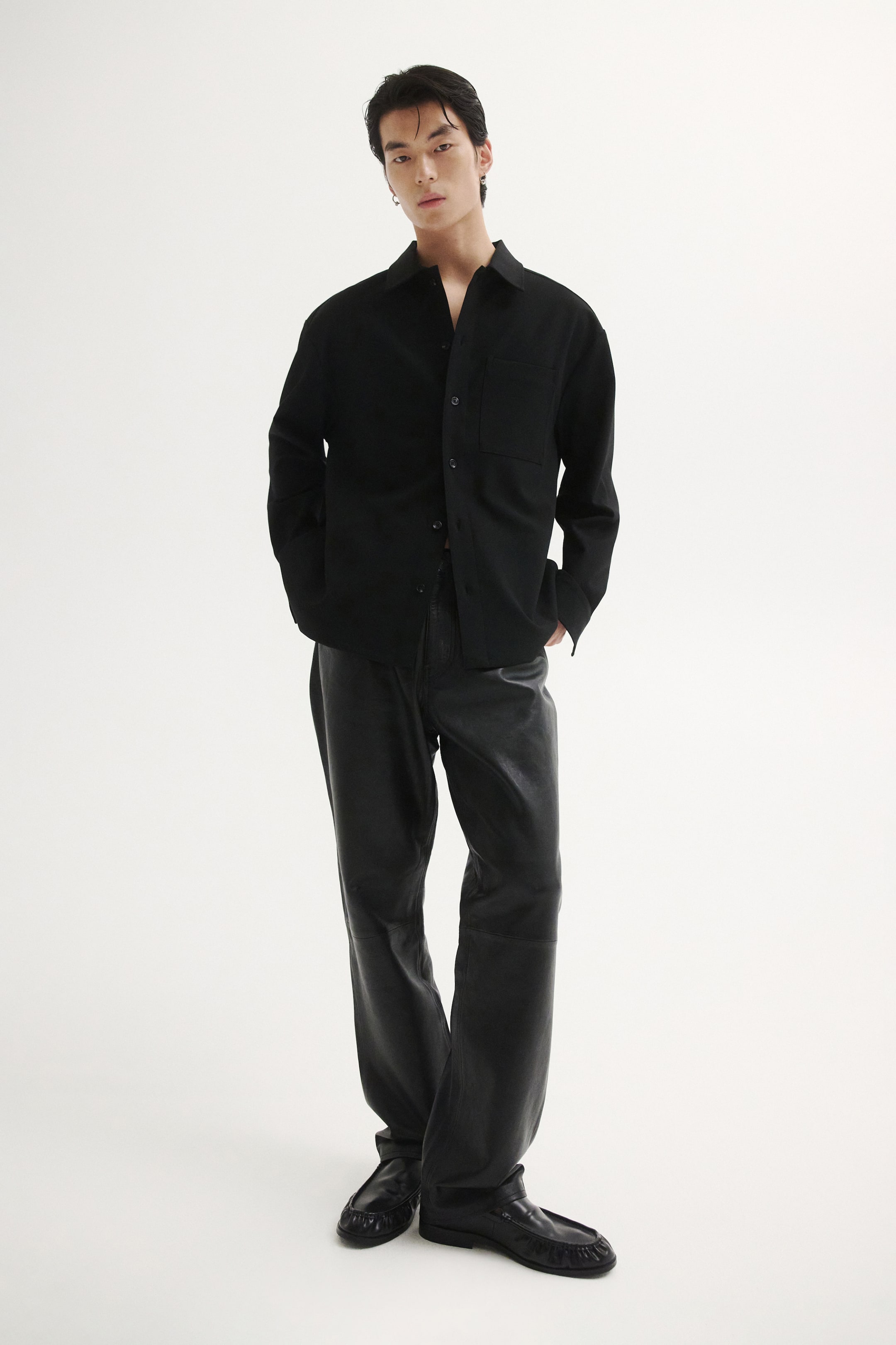 Xem ảnh lớn hơn: Áo sơ mi khoác nhẹ Four-way Stretch - Màu đen - Men | H&M VN 1