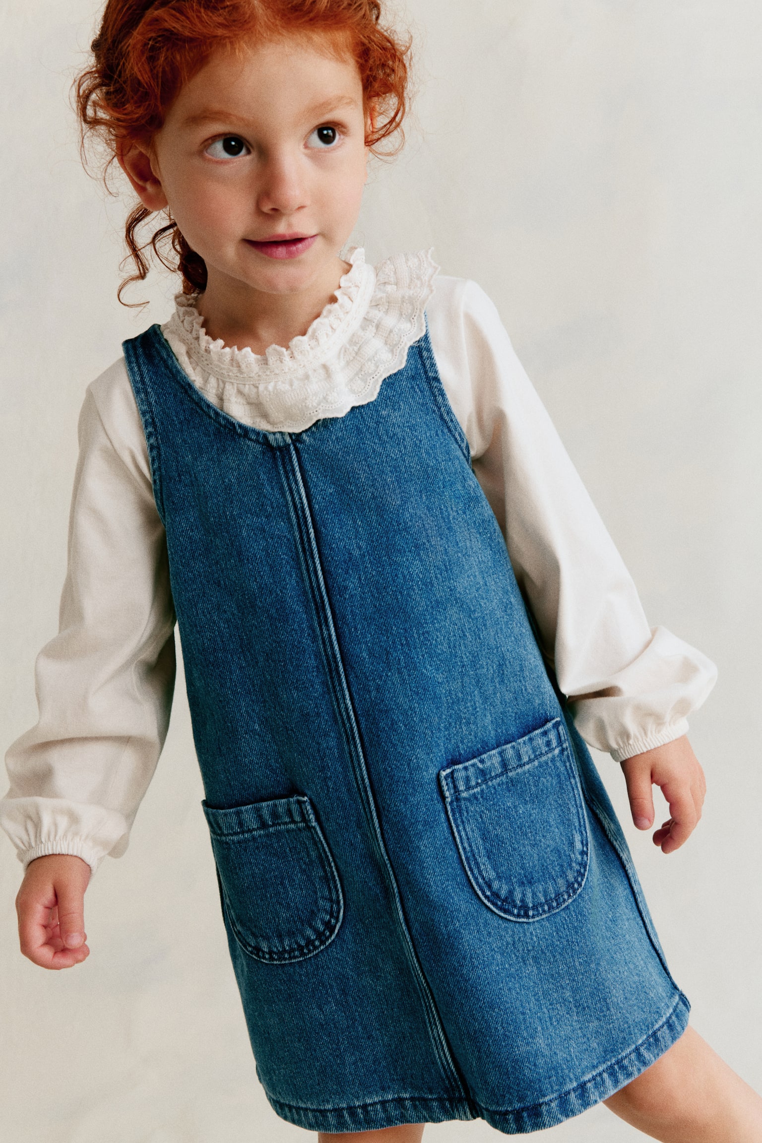 Детское платье H&M Pinafore denim dress, цвет: Джинсовый синий — фото 4