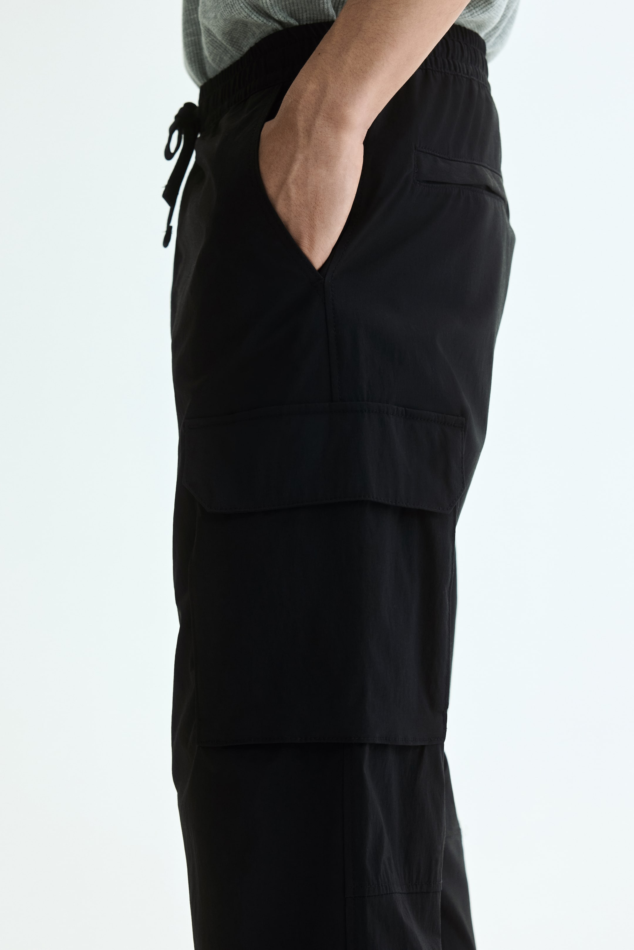 Мужские брюки H&M Regular-Fit Cargo Pants — фото 4