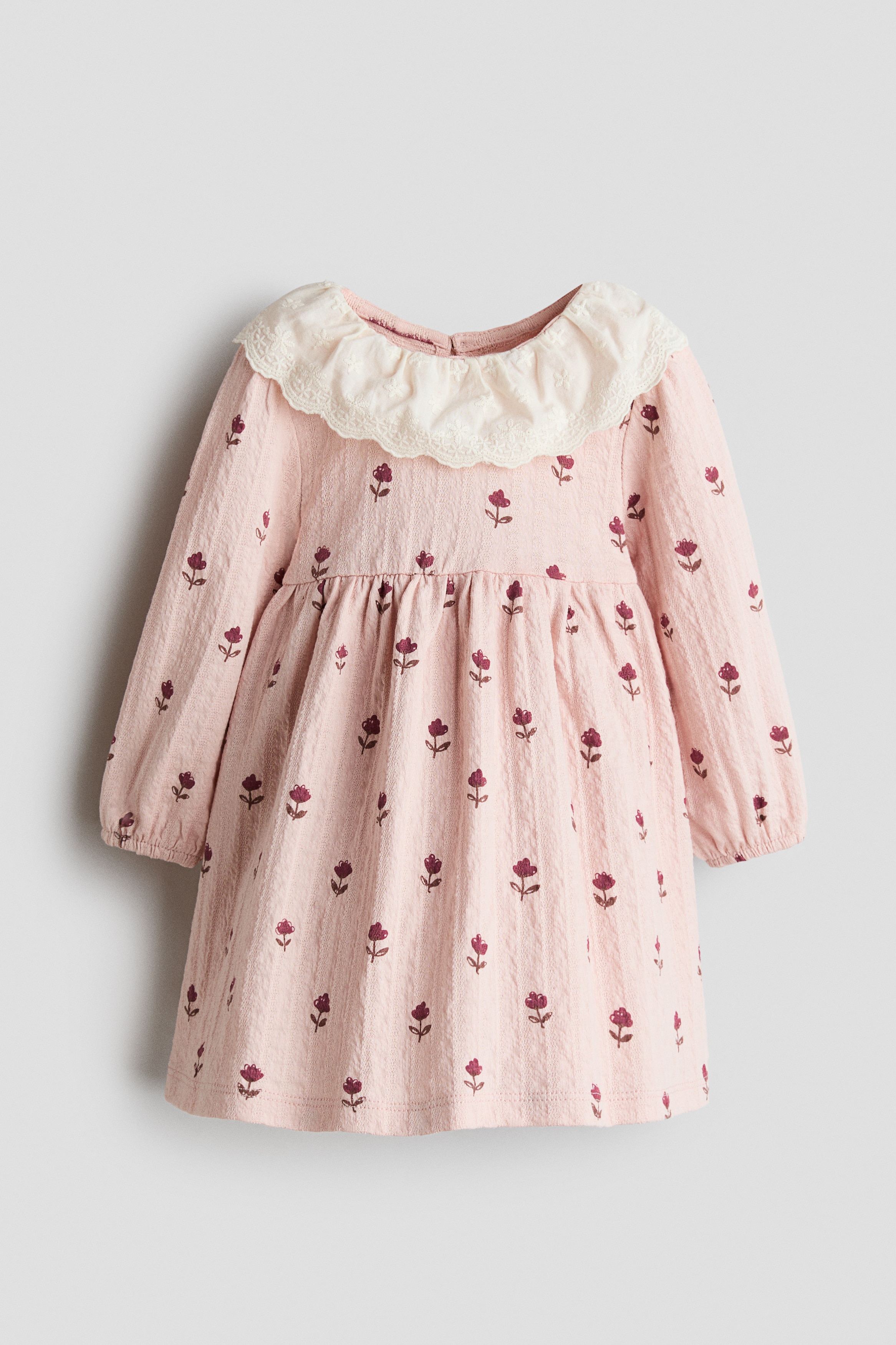 Lace-collar textured cotton dressModel