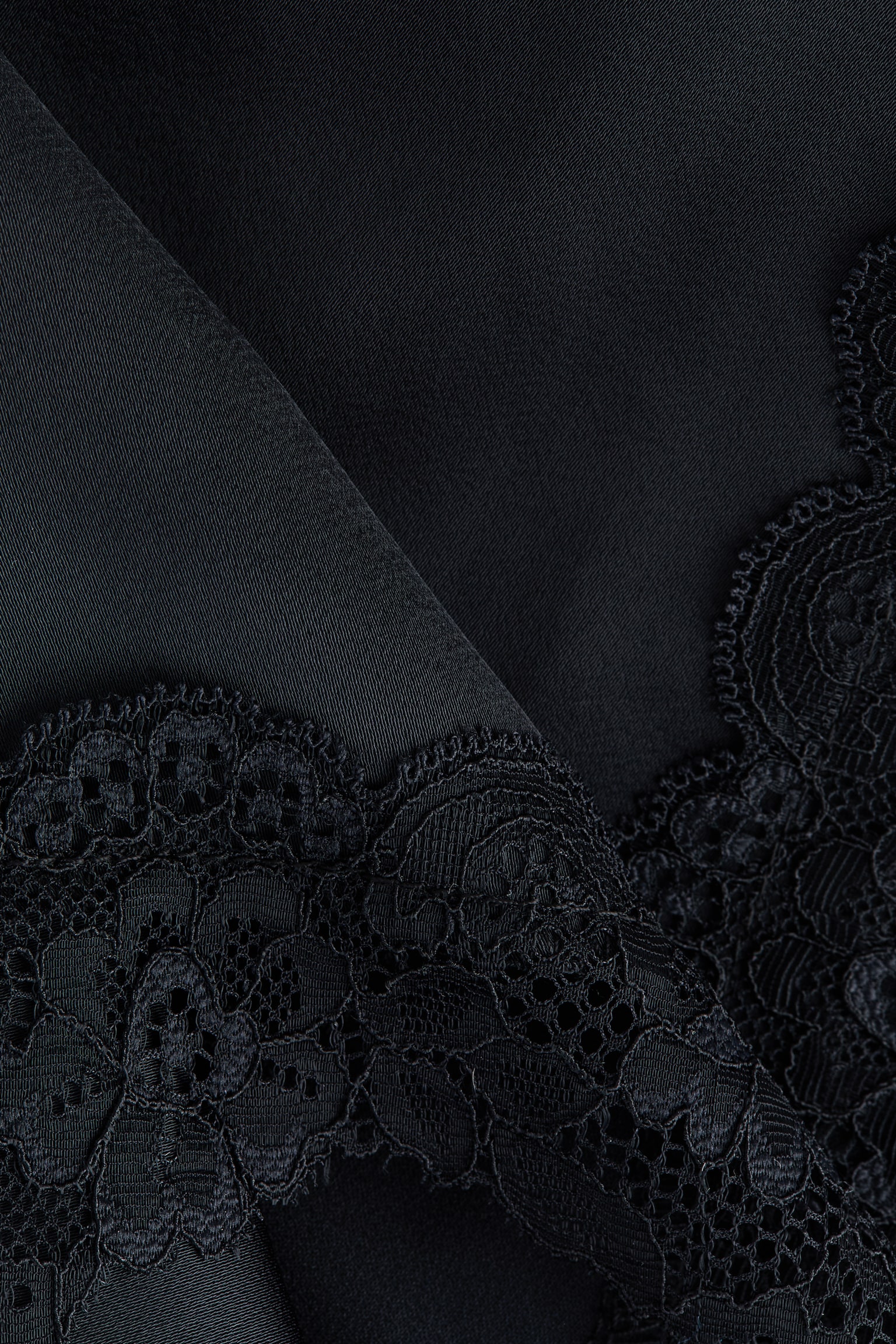 Kjole i satin med blondebånd - Sort/Hvid - 6