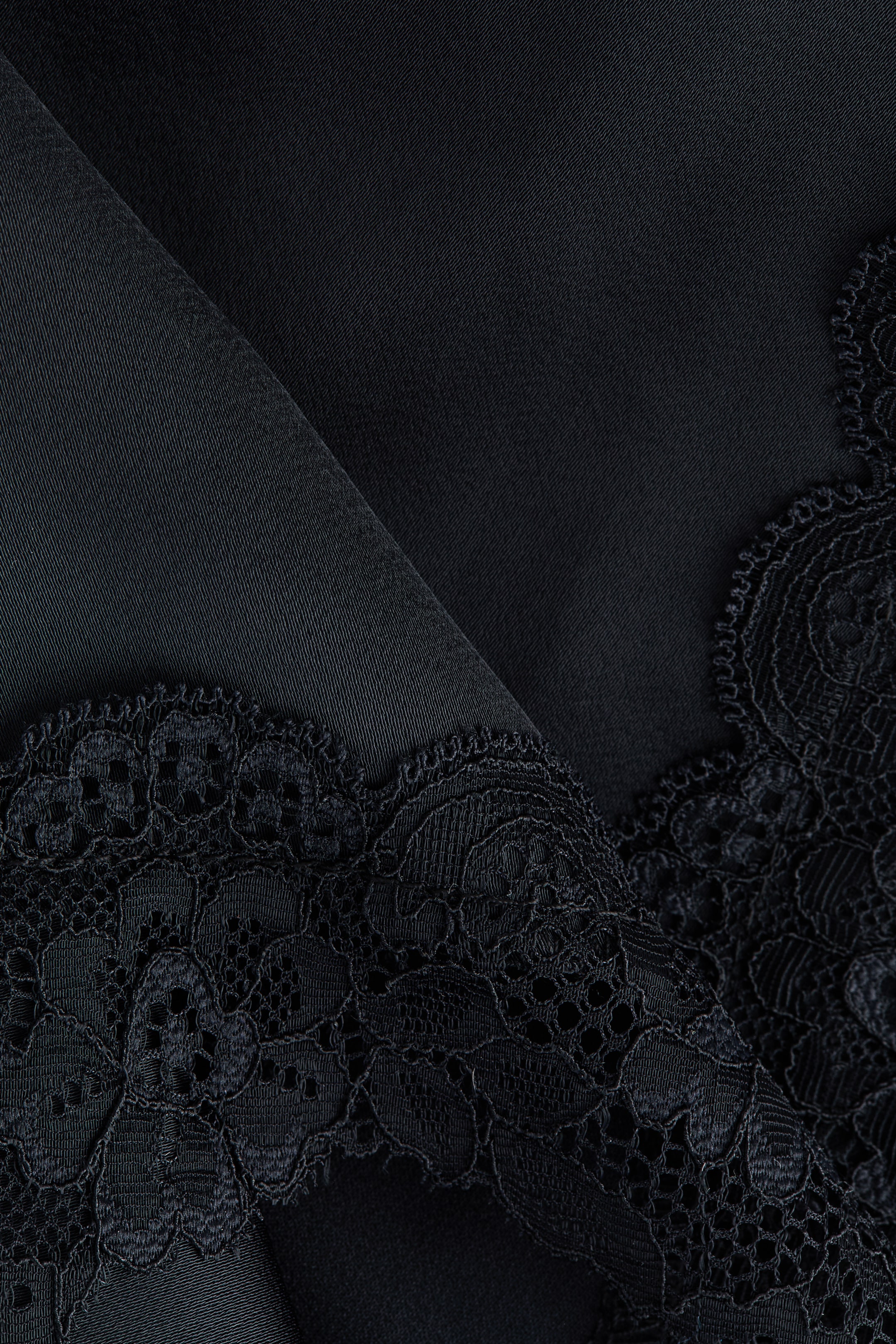 Se større billede: Kjole i satin med blondebånd - Sort - DAME | H&M DK 6