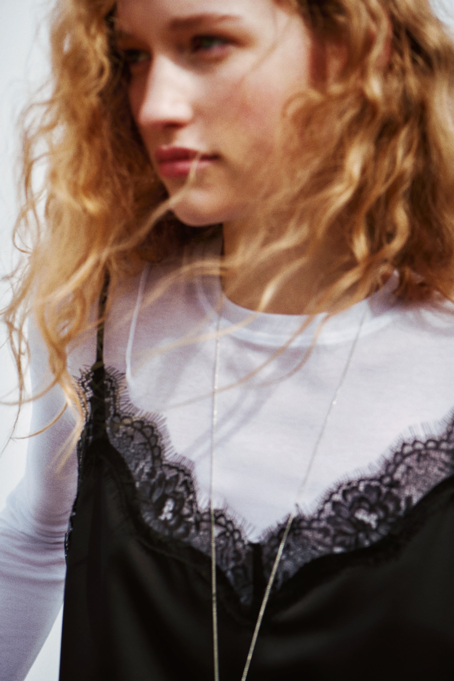 גופייה עם עיטור תחרה - שחור - 1