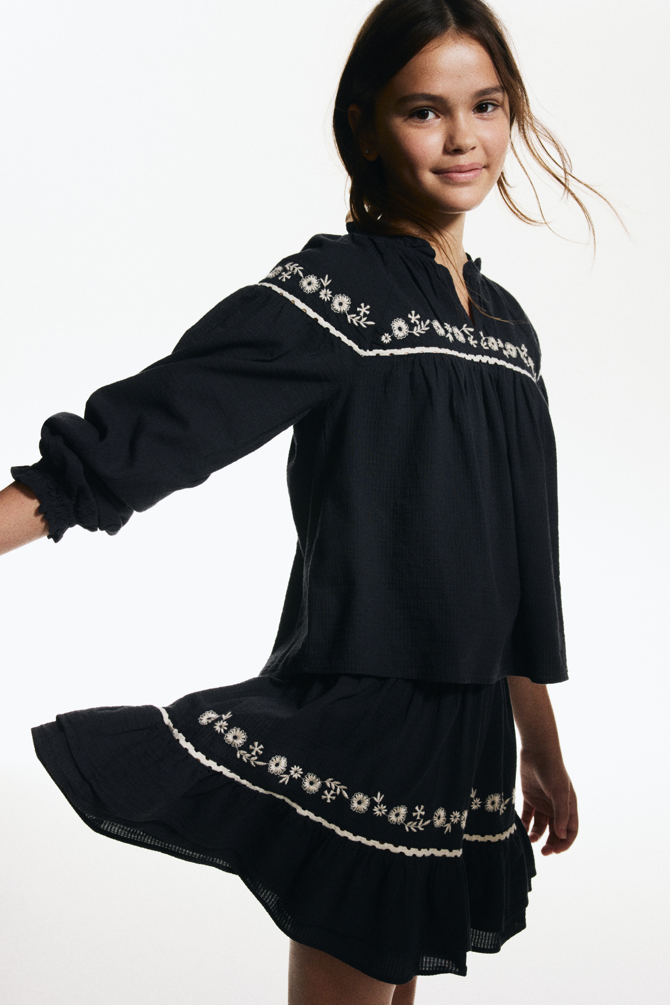 H & M - 刺繍ディテール コットンスカート - ブラック H & M - 刺繍ディテール コットンスカート - ブラック