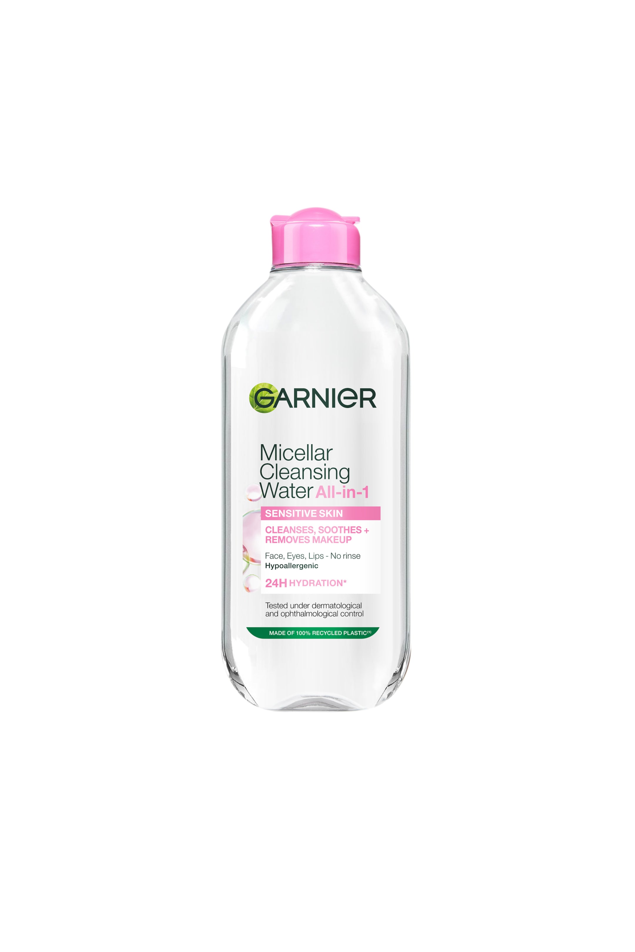Visa större bild: En flaska Garnier Micellar Cleansing Water All-in-1 står upprätt i en framifrån-vy, med en genomskinlig plastflaska fylld med klar vätska och toppad med ett ljusrosa flip-lock. Främre etiketten visar varumärkeslogotypen och produktinformationen, med betoning på dess lämplighet för känslig hud, med rosa accenter och en grön banner längst ned.