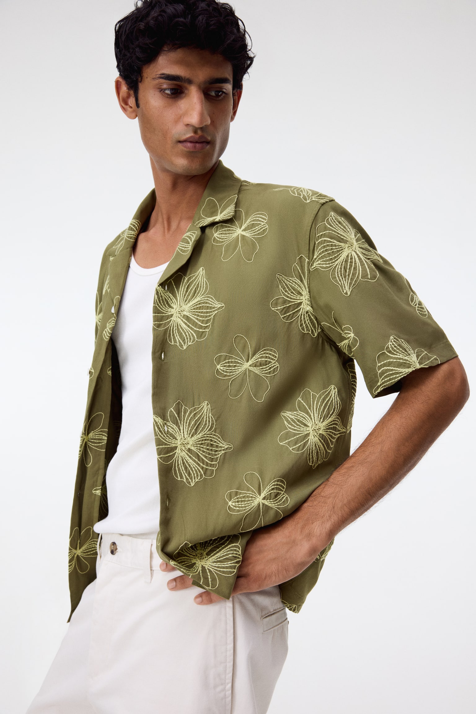 Regular Fit Embroidered resort shirt - Khaki green/Floral/Burgundy/Flowers/White/Floral - 6