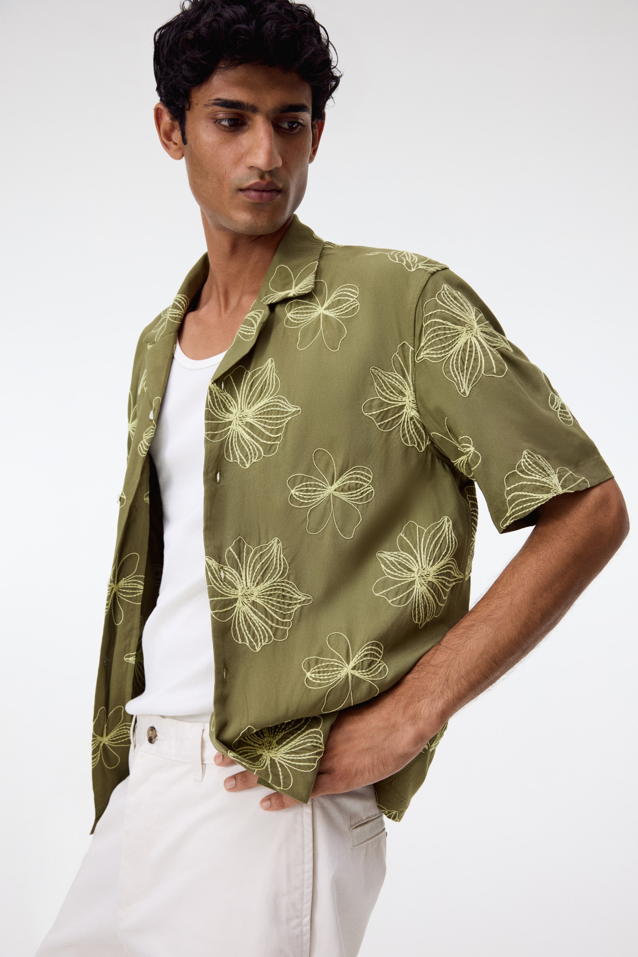 View larger image: Regular Fit Embroidered resort shirt - Khaki green/Floral - Men | H&M IN 2