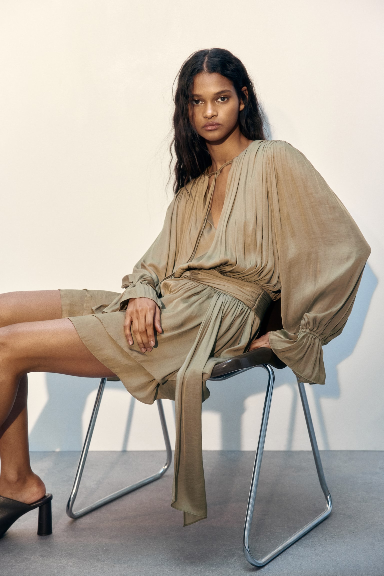 Knot-detail draped dress - Khaki green/Powder pink - 1