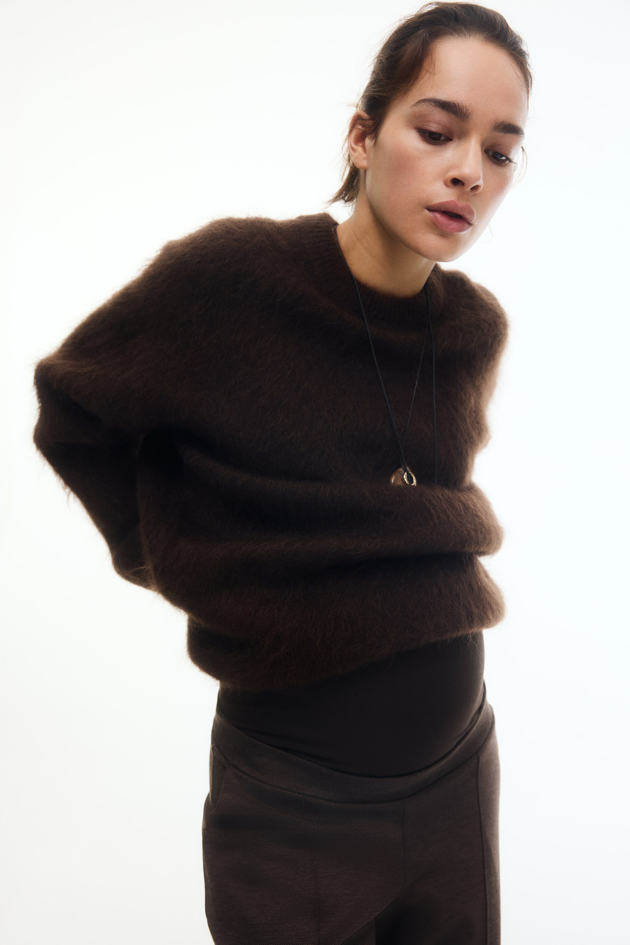 Ampliar la imagen: MAMA Pantalón con pliegues al frente - Café jaspeado oscuro - Ladies | H&M MX 2