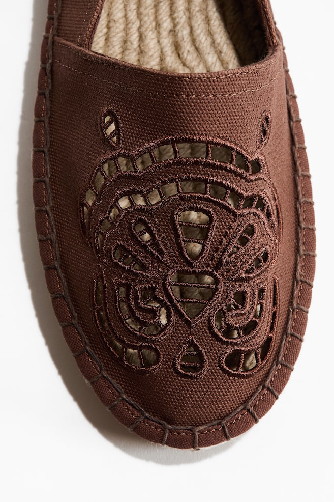 Espadrilles avec broderie anglaise - Marron foncé/Blanc/Vert kaki - 4