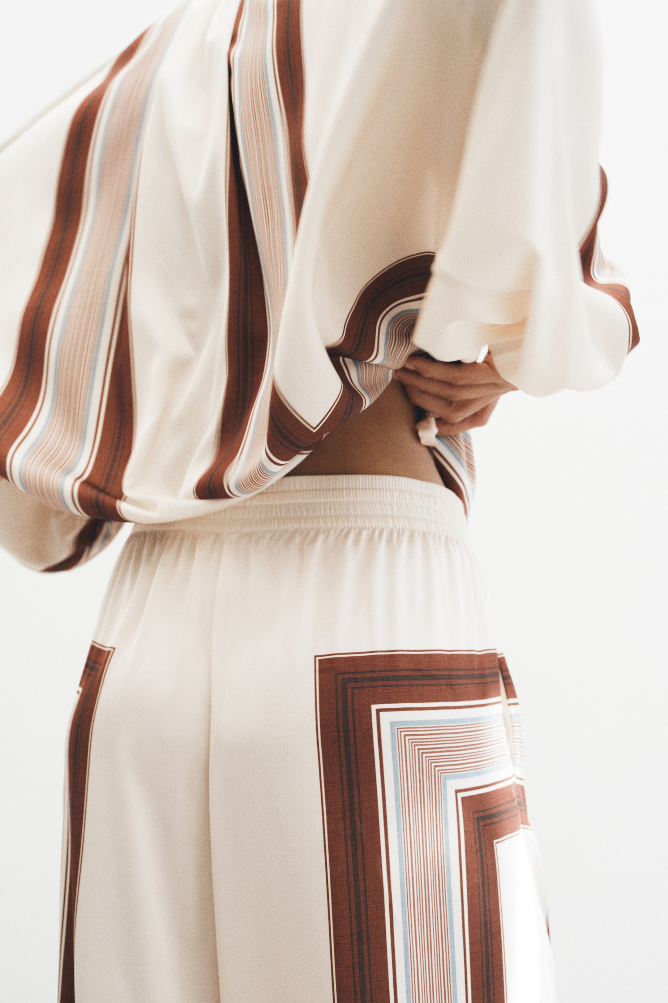 Женские брюки H&M Satin Drawstring Pants — фото 7
