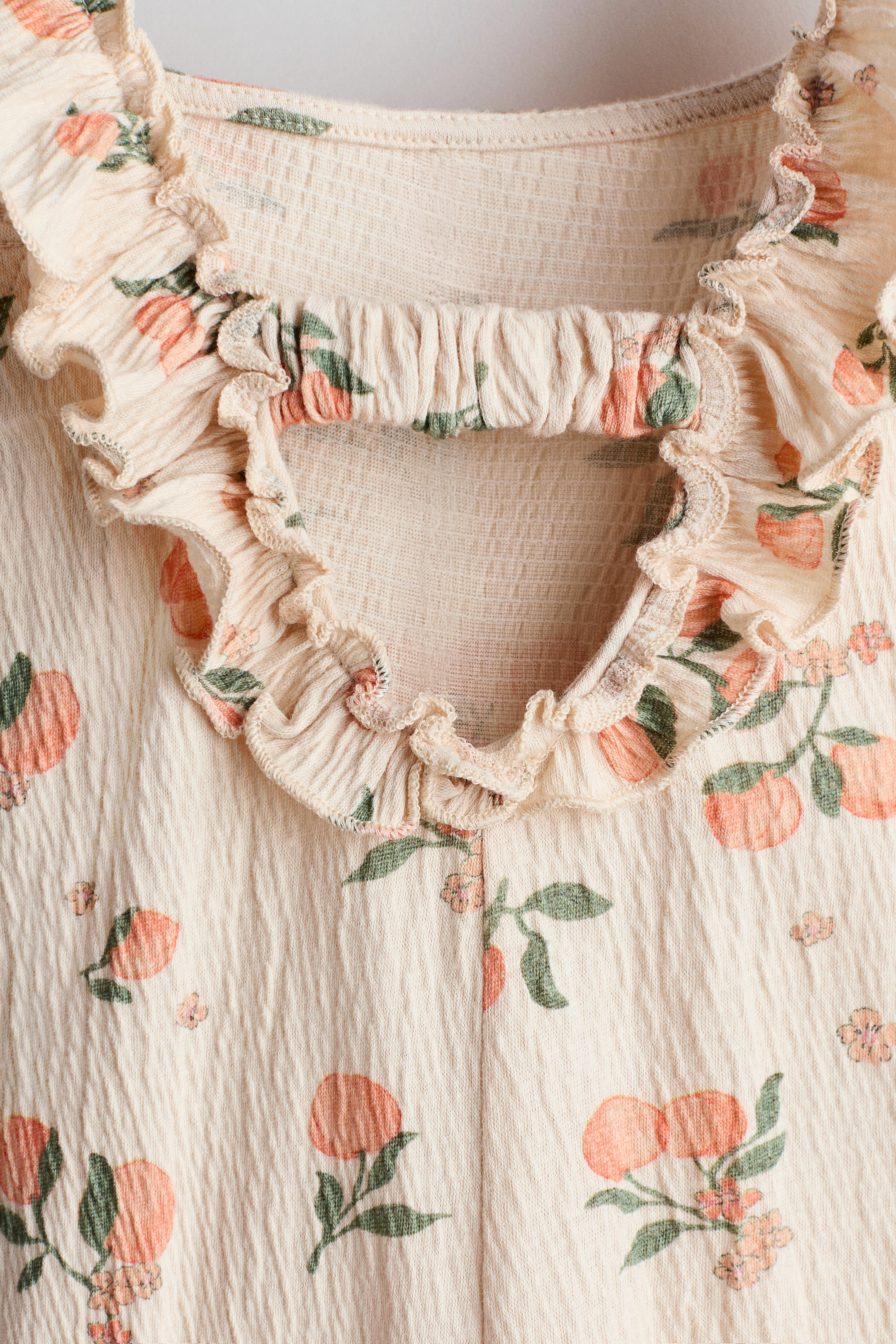 Grotere afbeelding bekijken: Jumpsuit van structuurtricot - Lichtbeige/perziken - KINDEREN | H&M NL 2