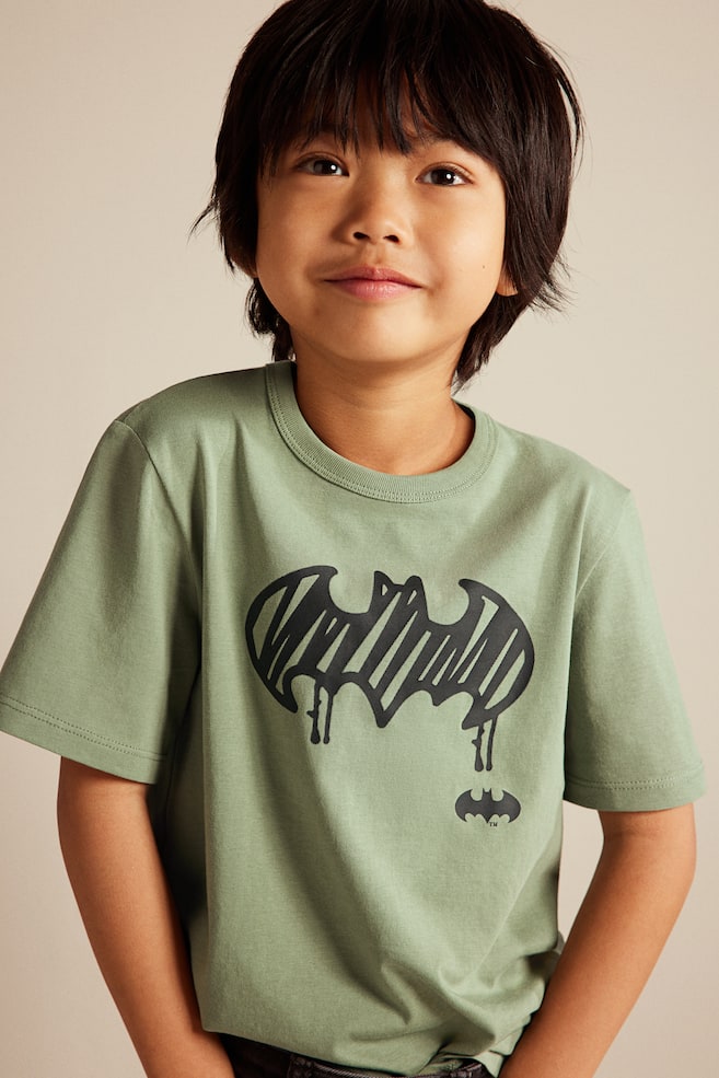 Baumwoll-T-Shirt mit Print - Khakigrün/Batman/Braun/Disney - 5