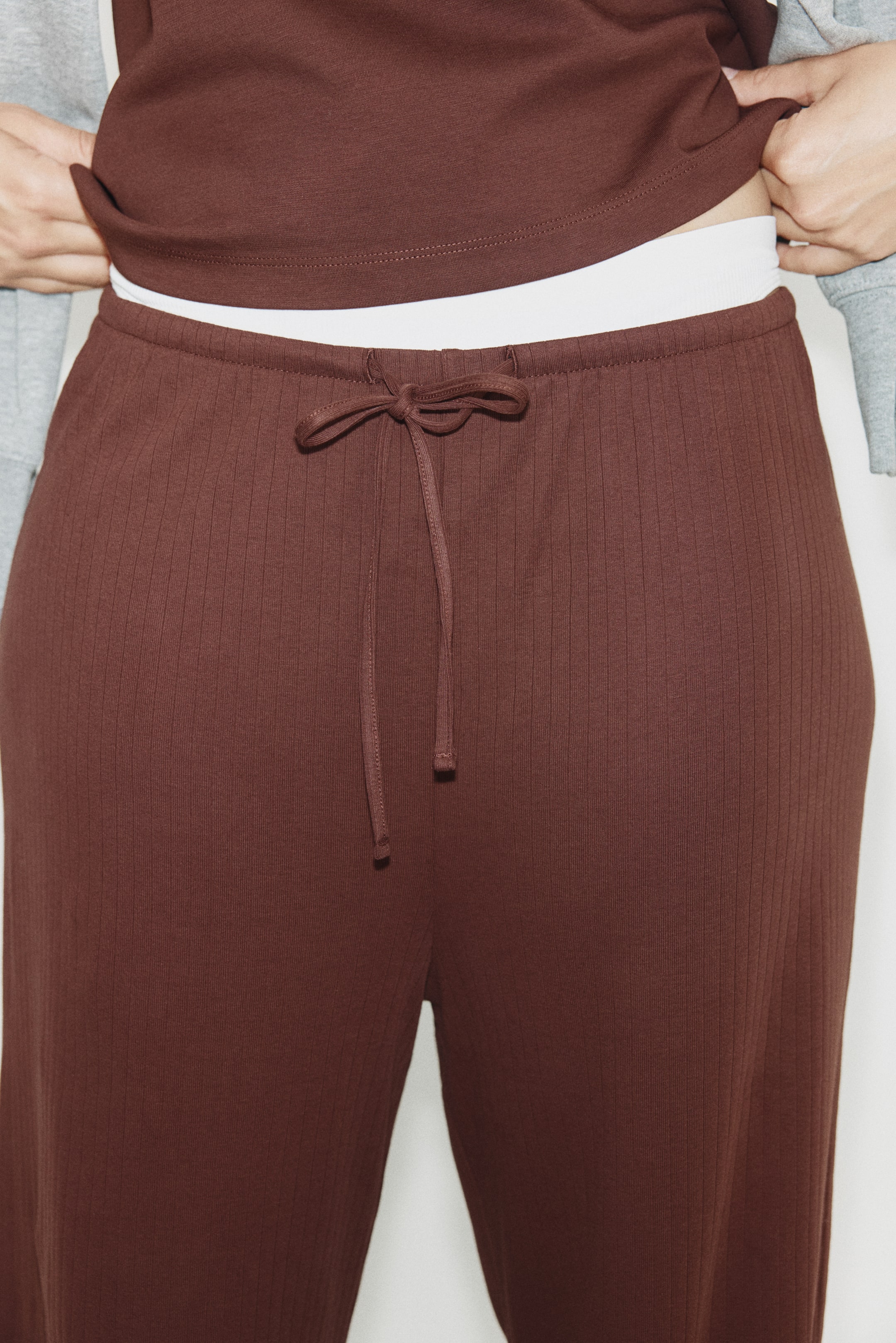 Pantalon côtelé avec cordon de serrage