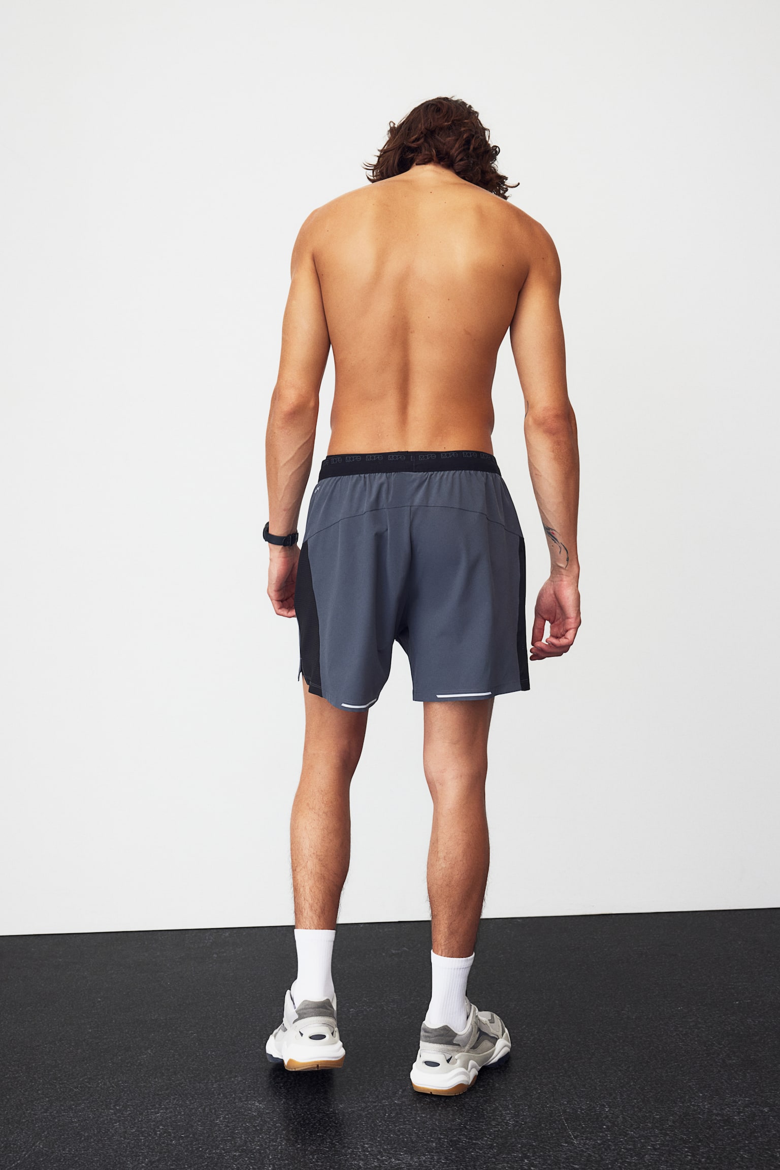 Double-layered running shorts in DryMove™ - Grey - 10