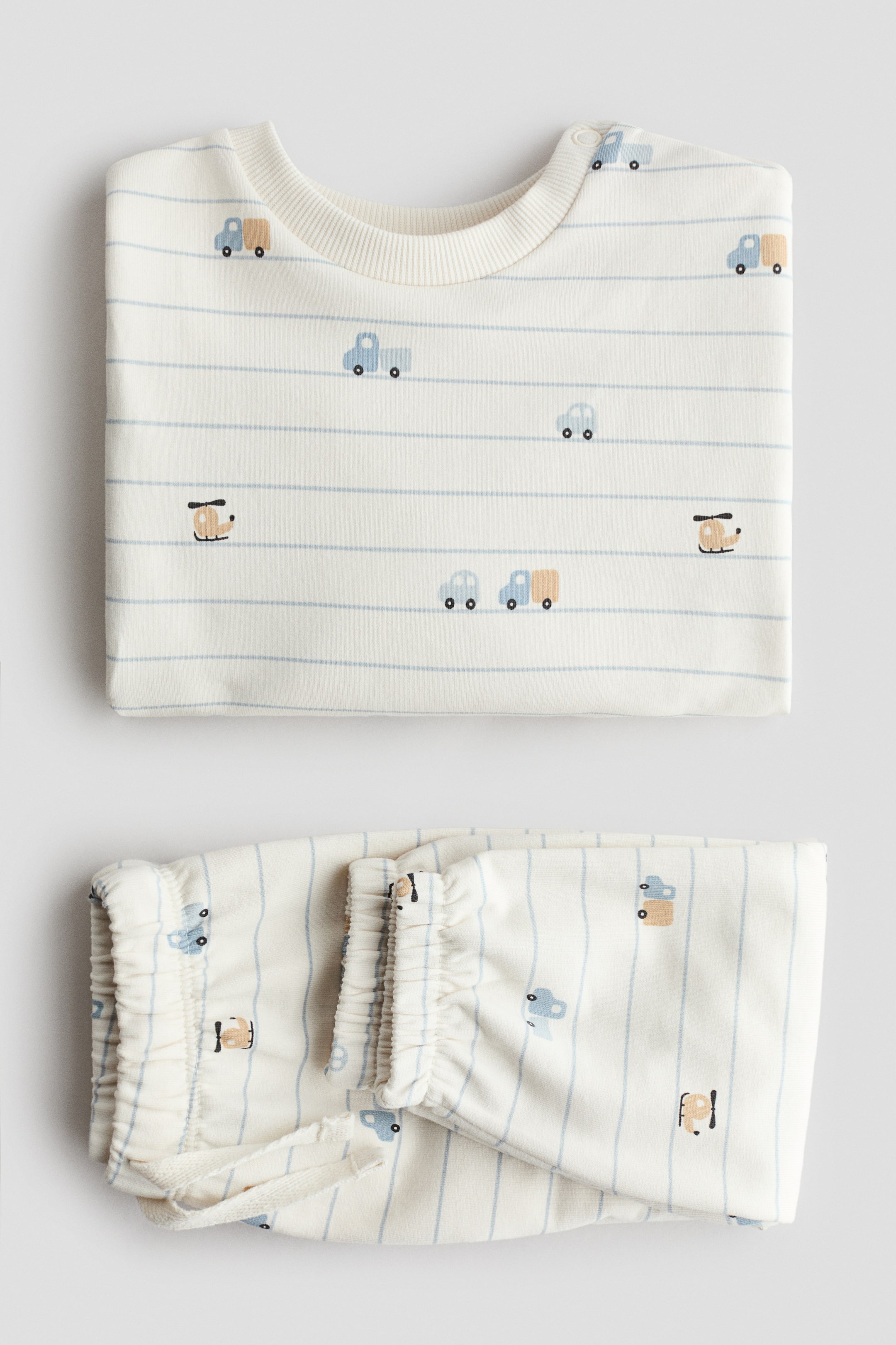 Visa större bild: 2-delat sweatshirtset - Crèmevit/Fordon - BARN | H&M SE 2