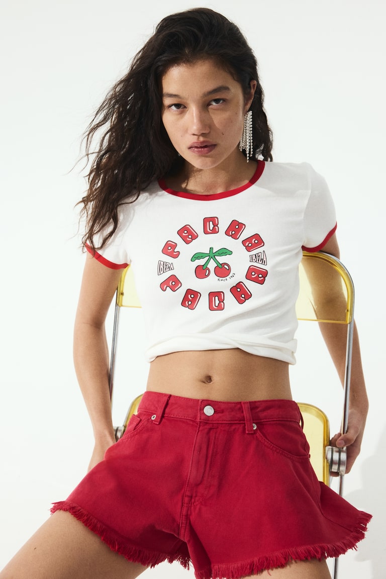 Frayed-edge denim shorts