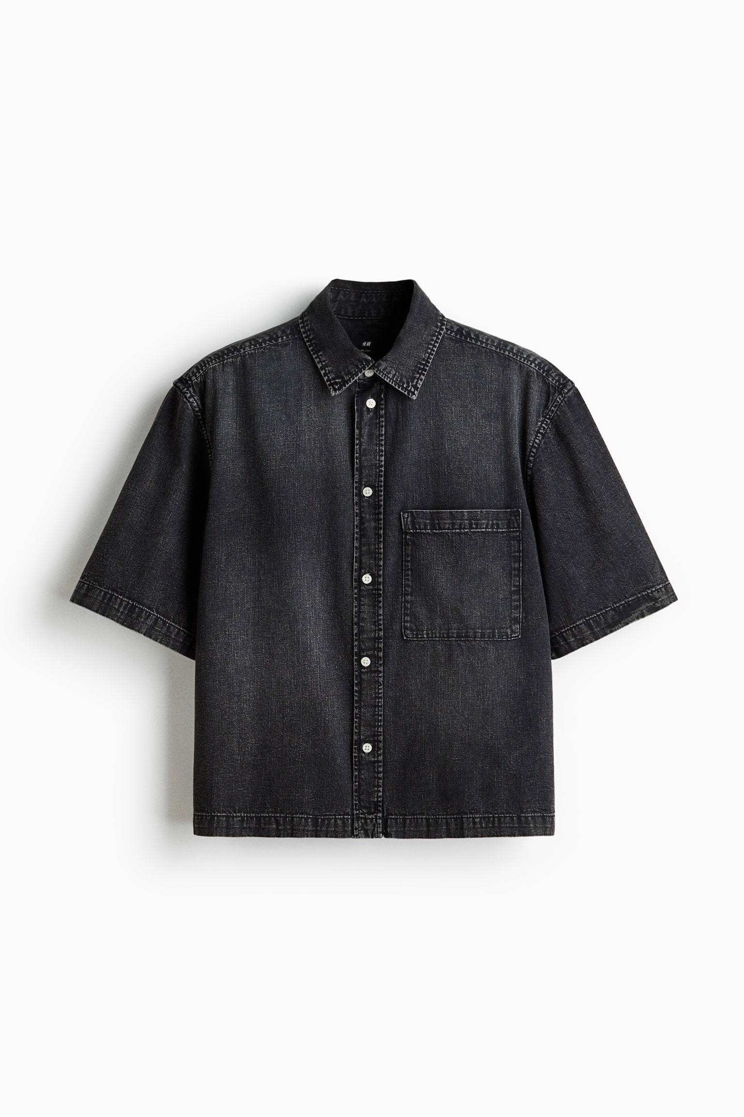 Мужская рубашка H&M Relaxed-Fit Short-Sleeved Denim Shirt, цвет: Тёмный джинсовый серый — фото 1