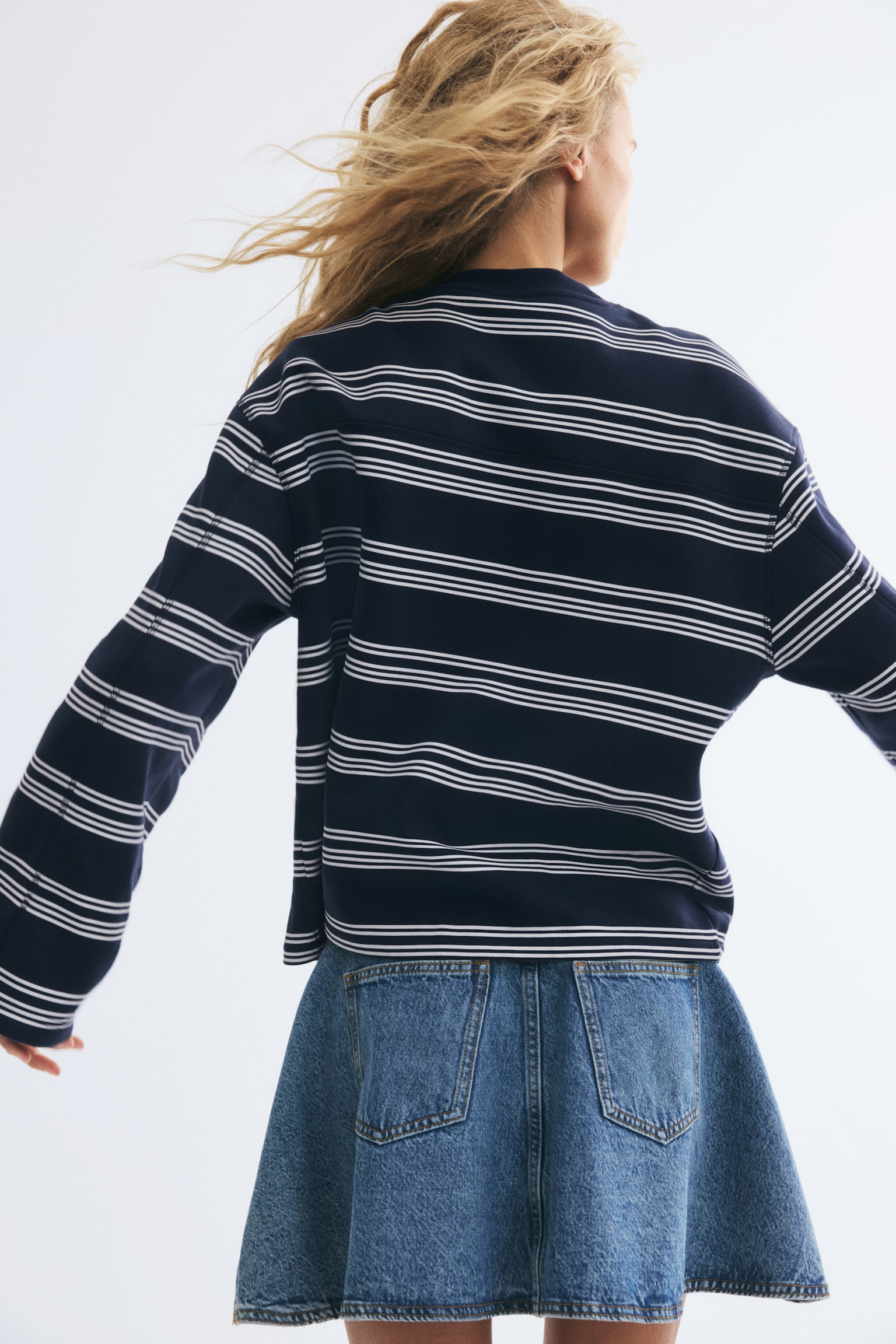 Женский свитшот H&M Oversized Sweatshirt, цвет: Тёмный синий / Белый — фото 5