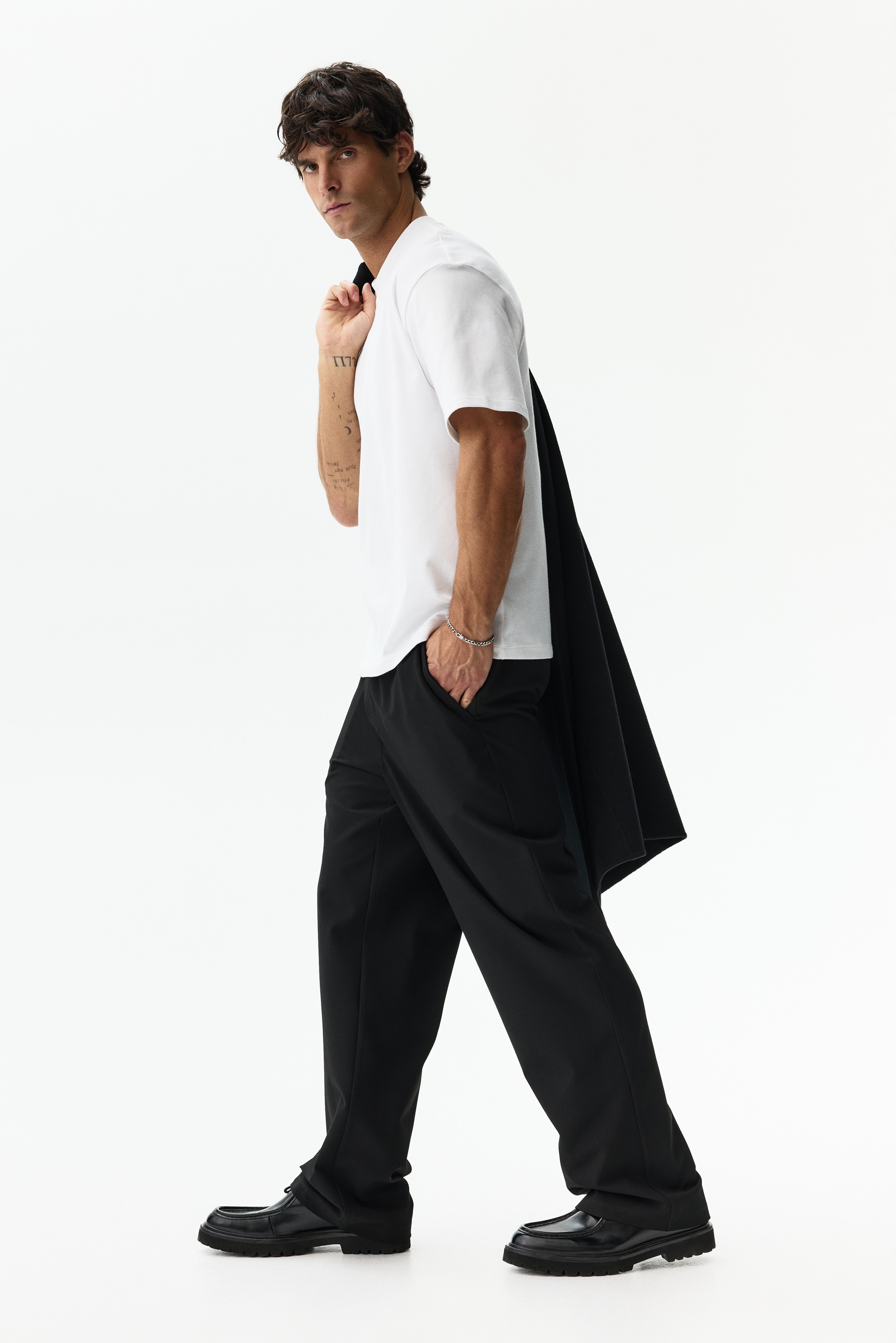 Four-way Stretch ワイドチノパンツ - ブラック | H&M JP