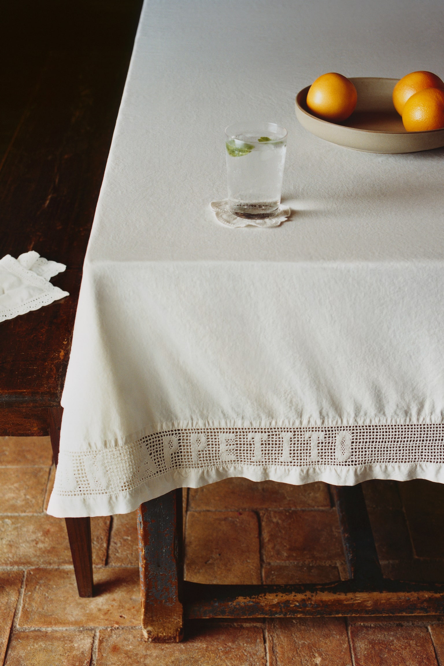 Lace-trimmed cotton tablecloth - White - 4