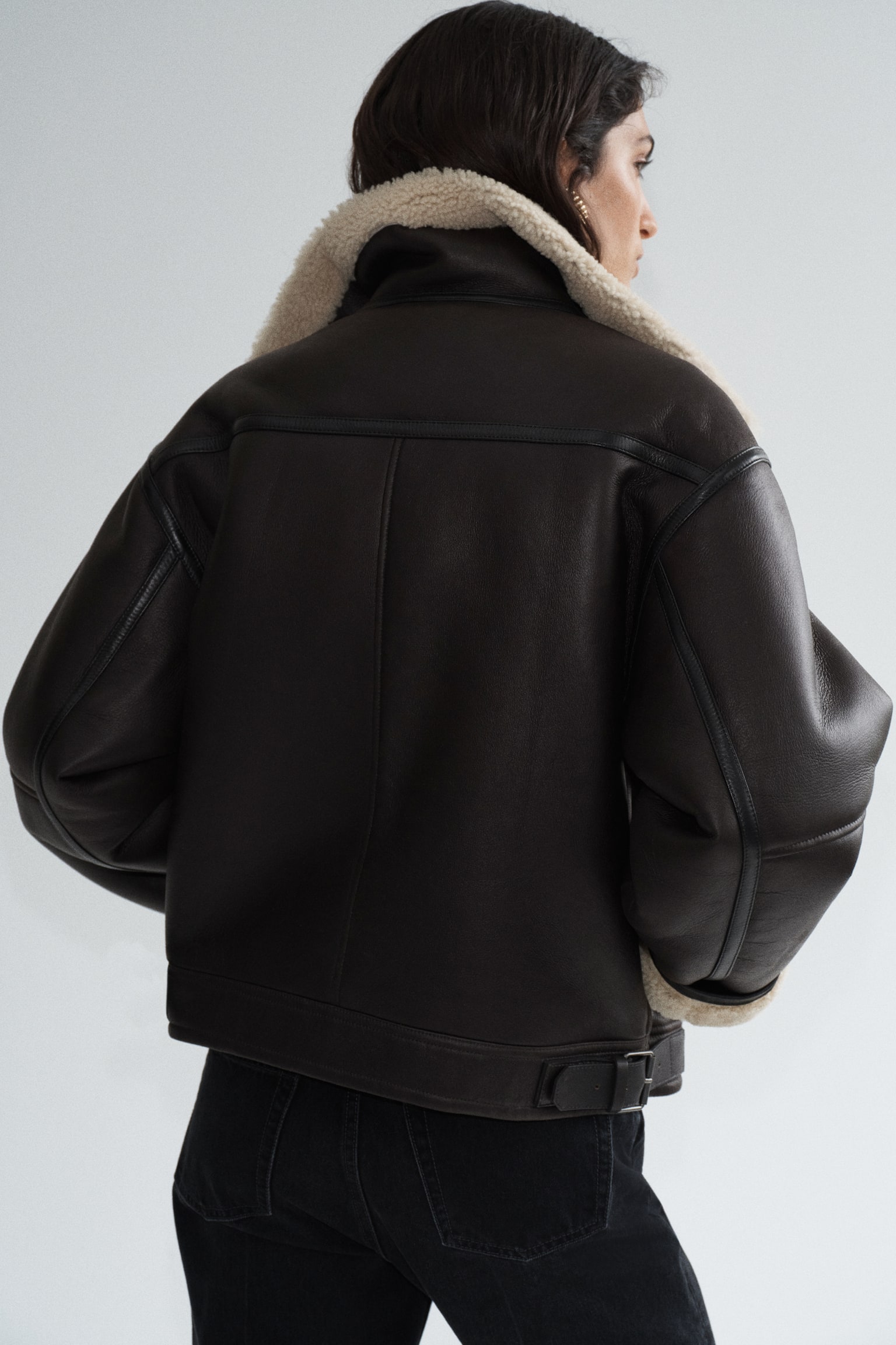 Женская куртка H&M Leather Shearling, цвет: Тёмный коричневый — фото 6