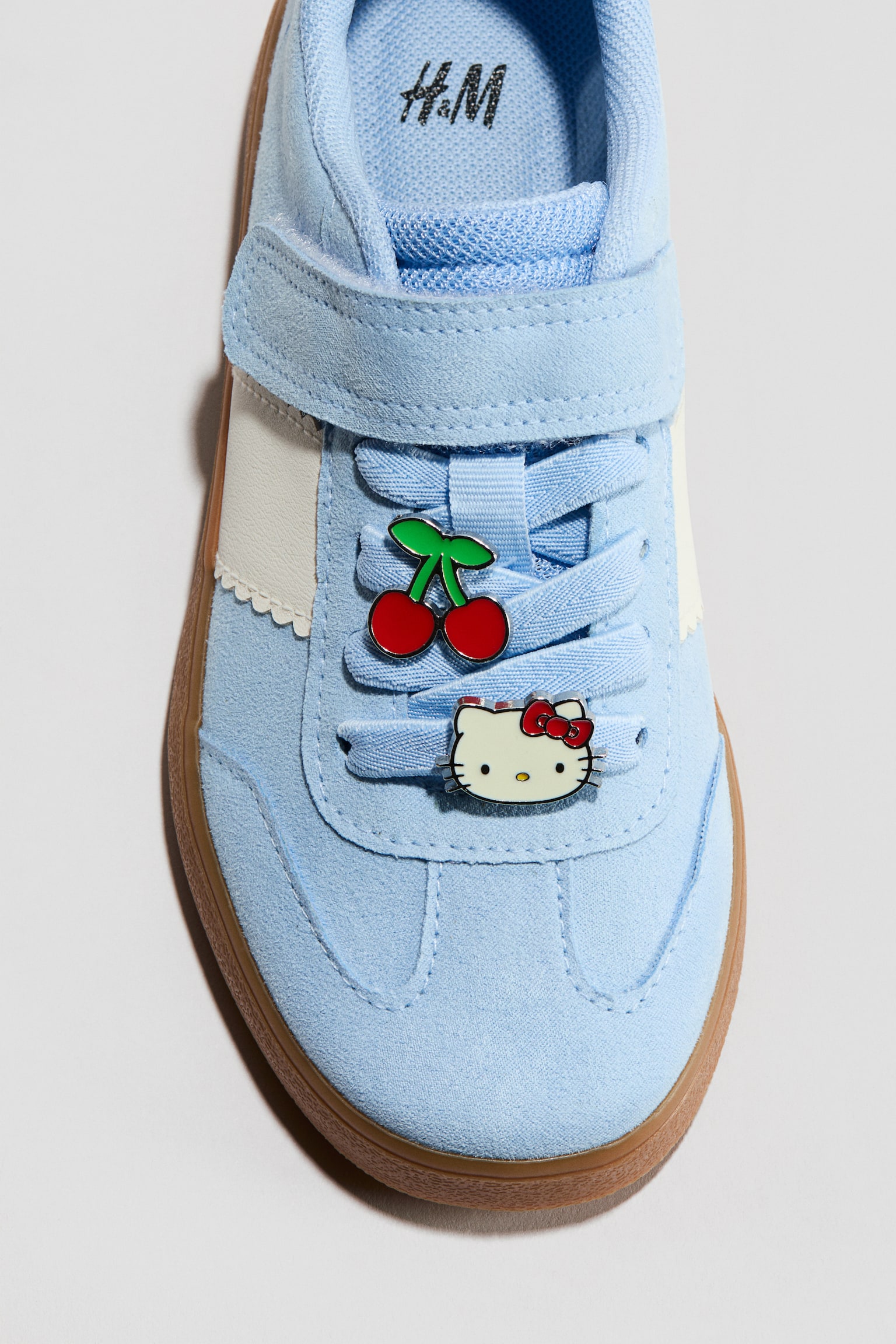 סניקרס עם מוטיב - תכלת/הלו קיטי/ורוד/לילו וסטיץ'/אדום/הלו קיטי/לבן/מיני מאוס - 4
