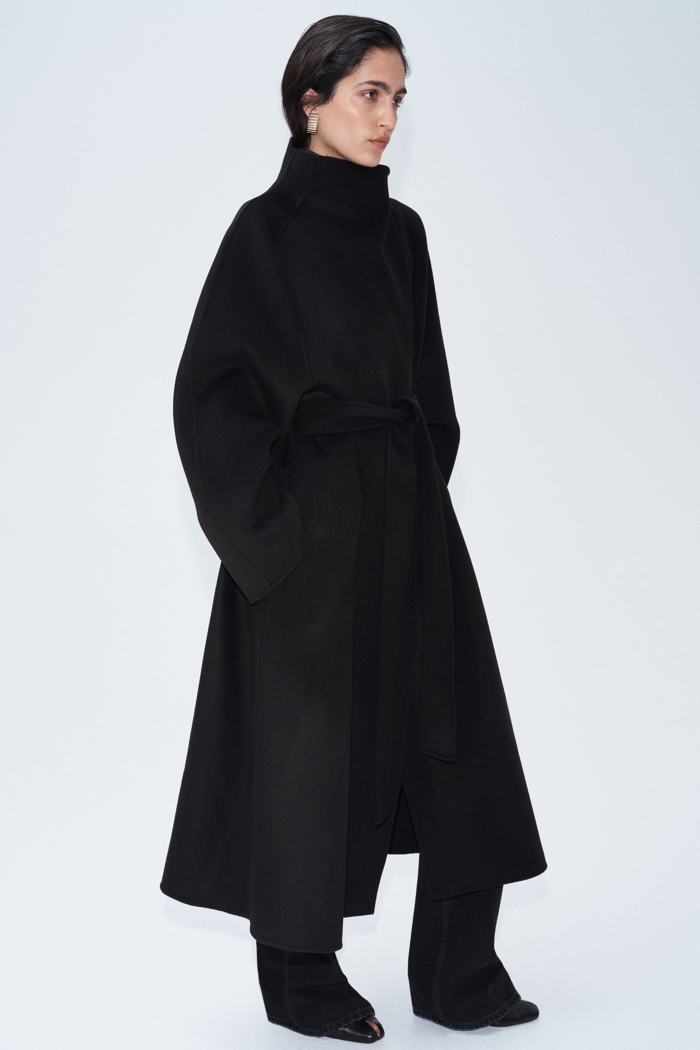 Oversized wool coatModel