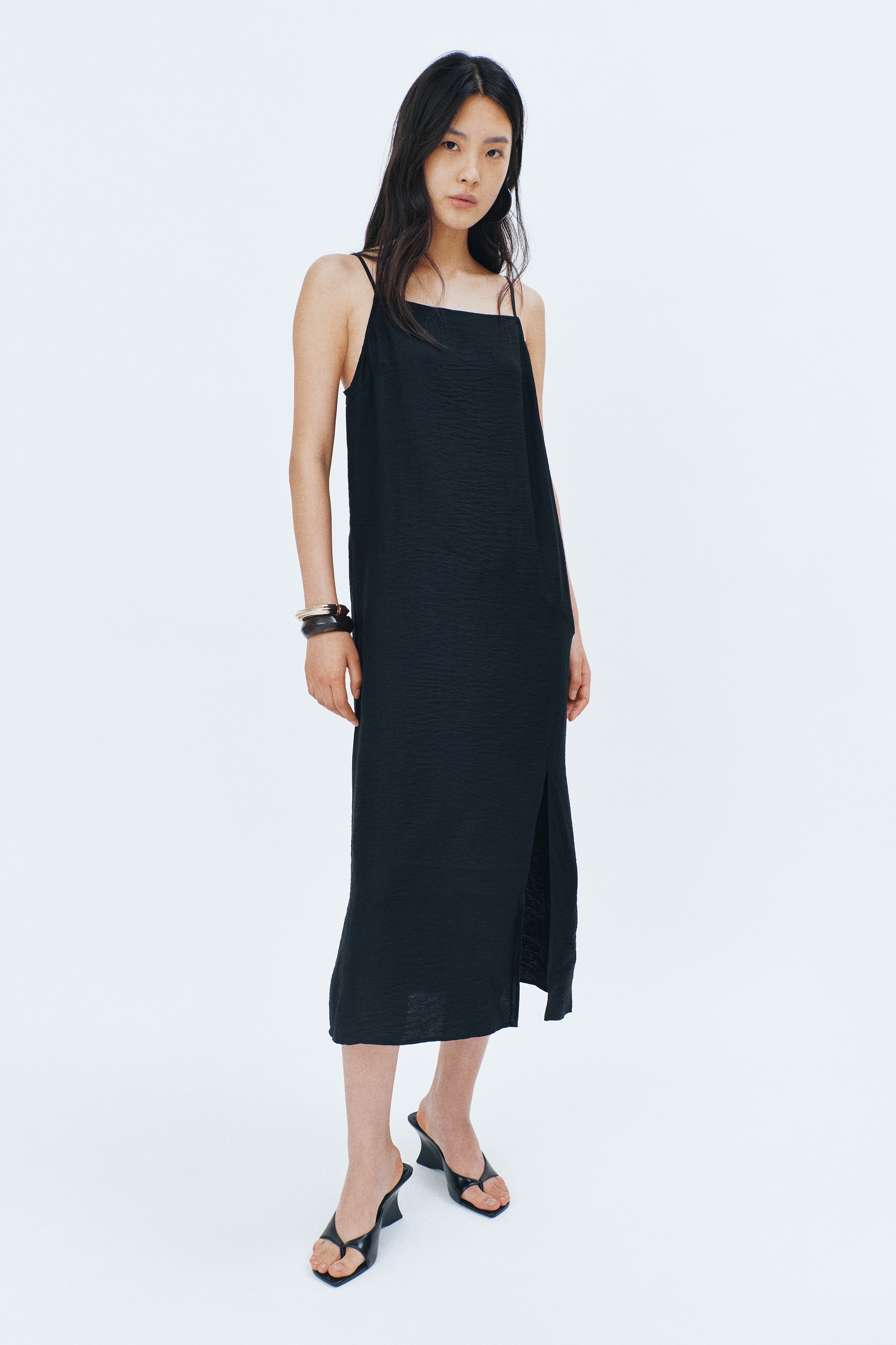 Váy chữ A hai dây - Black/Màu kem