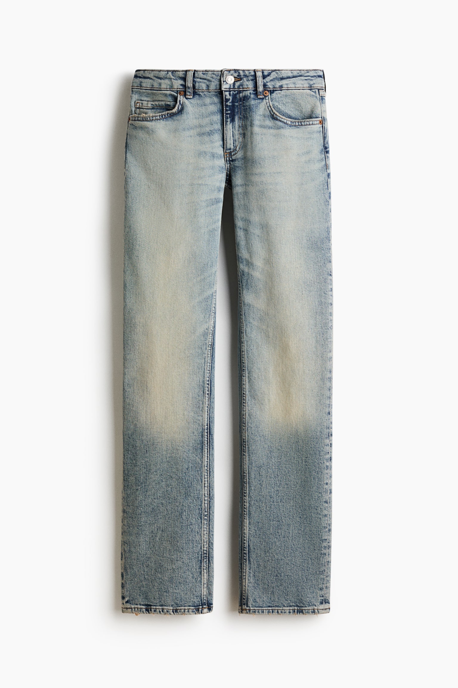 Îνα ζεÏ
γάÏι ανοιÏÏÏÏÏÏμÏν μÏλε Ïζιν denim με ίÏιο μÏαÏζάκι κÏÎμεÏαι αÏÏ Ïο μÏÏοÏÏÎ¹Î½Ï Î¼ÎÏοÏ, αναδεικνÏονÏÎ±Ï ÏÏÎδιο με ÏÎνÏε ÏÏÎÏεÏ, θηλιÎÏ Î³Î¹Î± ζÏνη και κλείÏιμο με κοÏ
μÏί ÏÏη μÎÏη. Τα Ïζιν ÏαÏοÏ
ÏιάζοÏ
ν ξεβαμμÎνο ÏλÏÏιμο ÏÏο μÏÏοÏÏÎ¹Î½Ï Î¼ÎÏÎ¿Ï ÏÏν μηÏÏν και ίÏια γÏαμμή καÏά Î¼Î®ÎºÎ¿Ï ÏÏν ÏοδιÏν.
