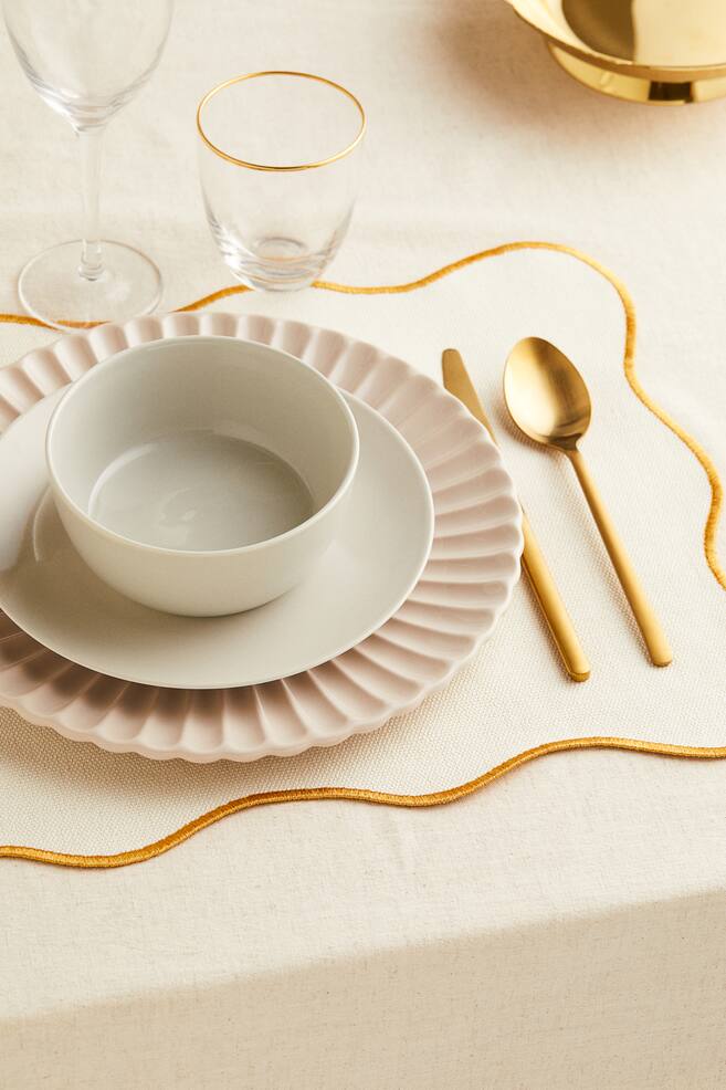 Scallop-edged place mat - Cream/Gold-coloured/Red/Light beige/Pink - 2