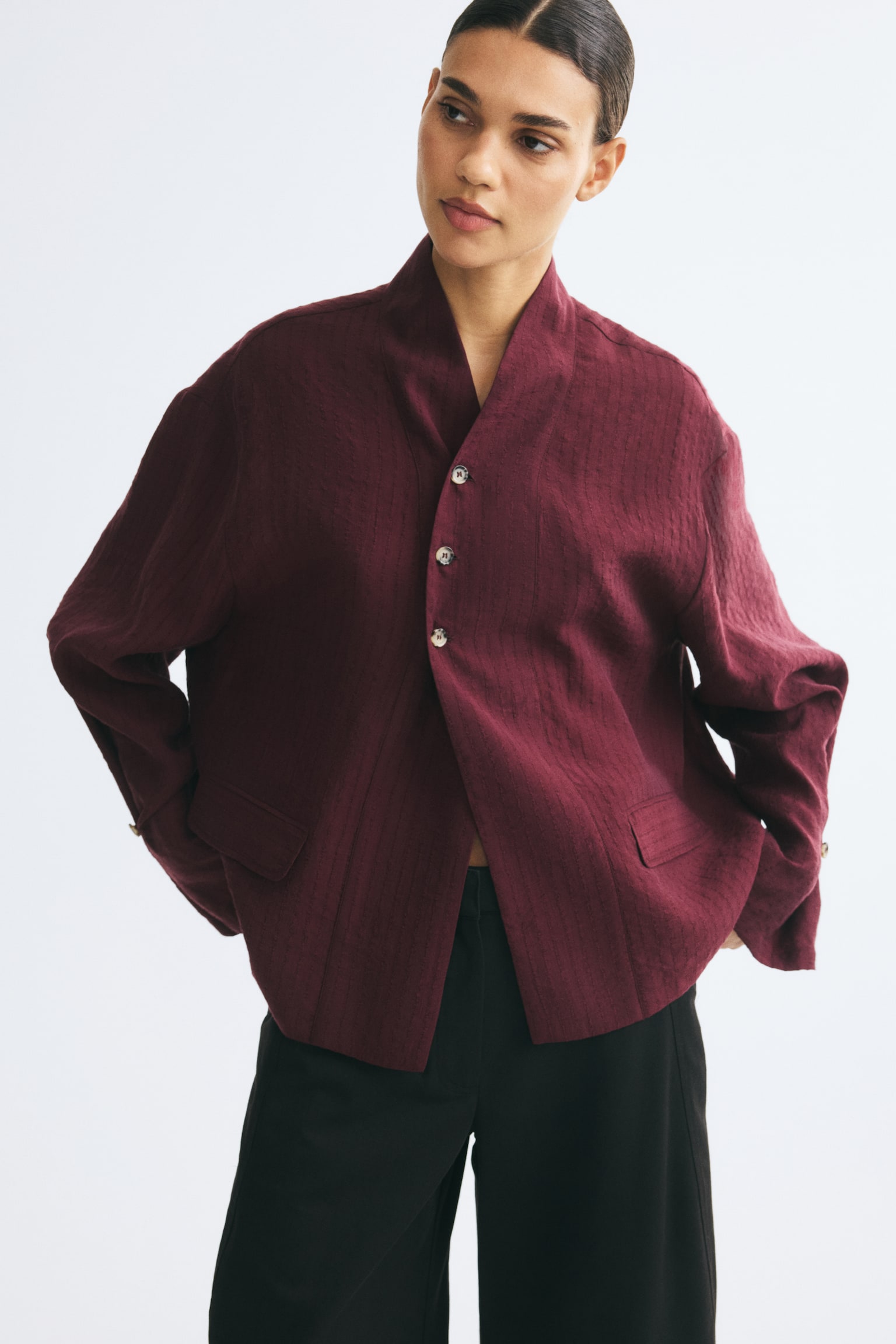Женская рубашка H&M Textured-Weave Button-Detail, цвет: Бордовый — фото 4