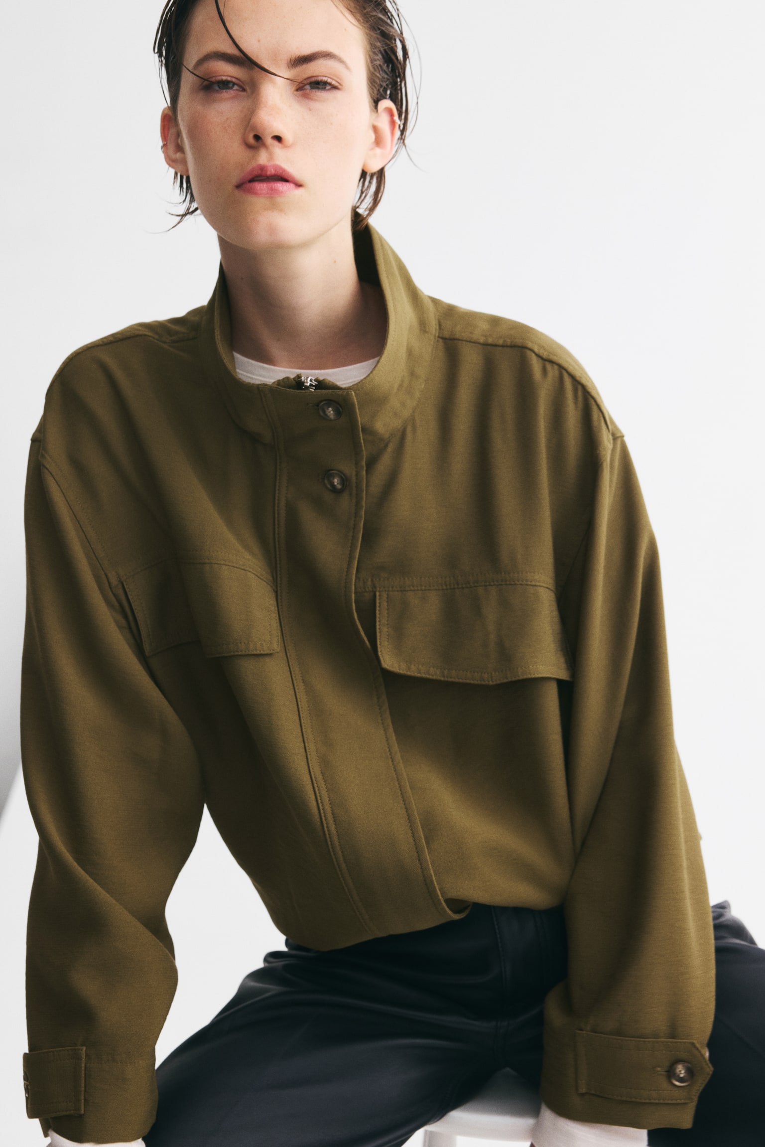 Женская куртка H&M Funnel-Collar, цвет: Хаки зелёный — фото 4