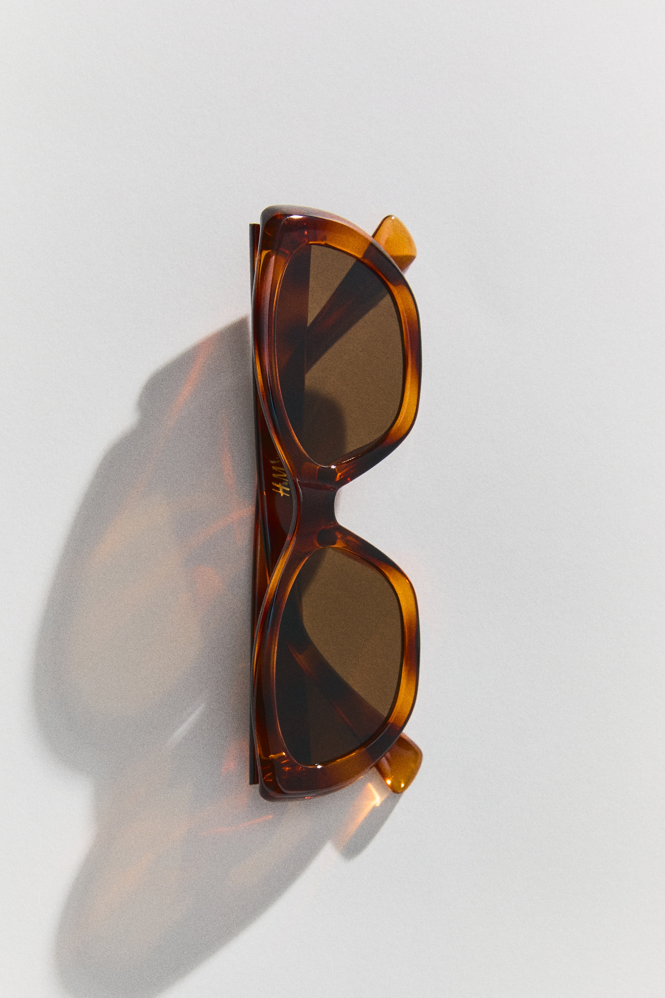 Cat-Eye-SonnenbrilleModell