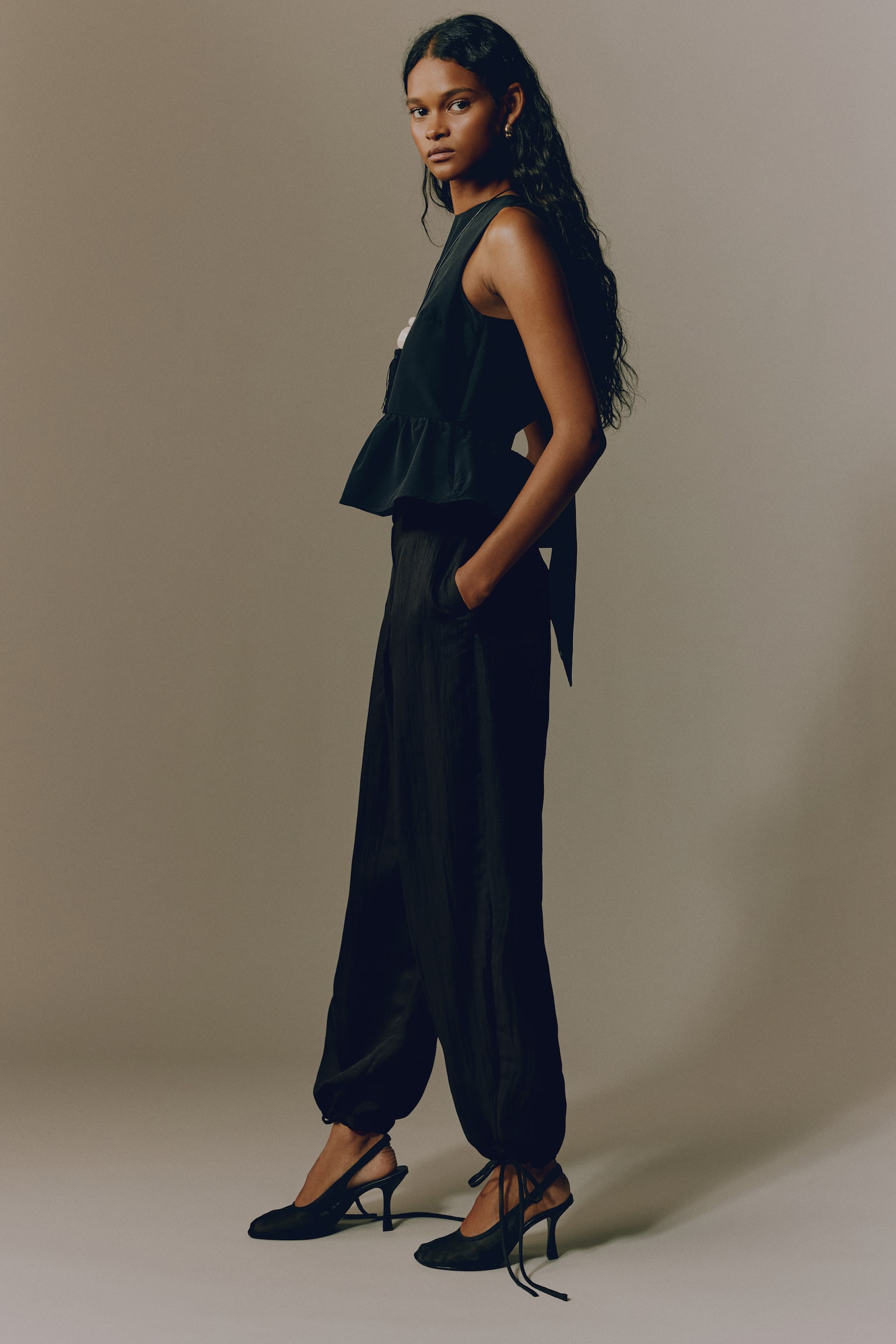 Crinkled barrel-leg trousers - Dark grey/Light beige - 5