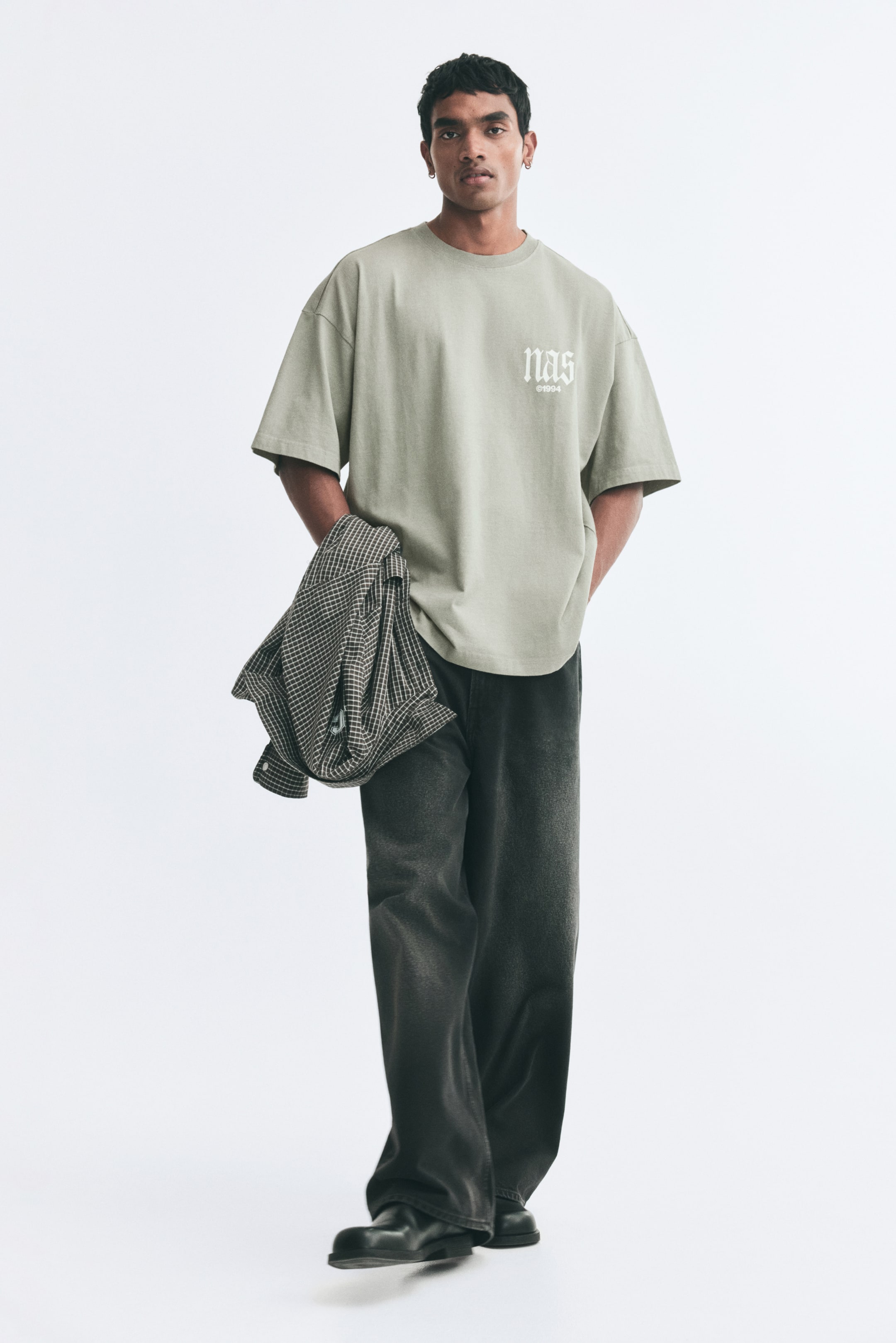 Agrandir l'image: T-shirt Oversized Fit - Vert olive ancien/Nas - HOMME | H&M CH 1