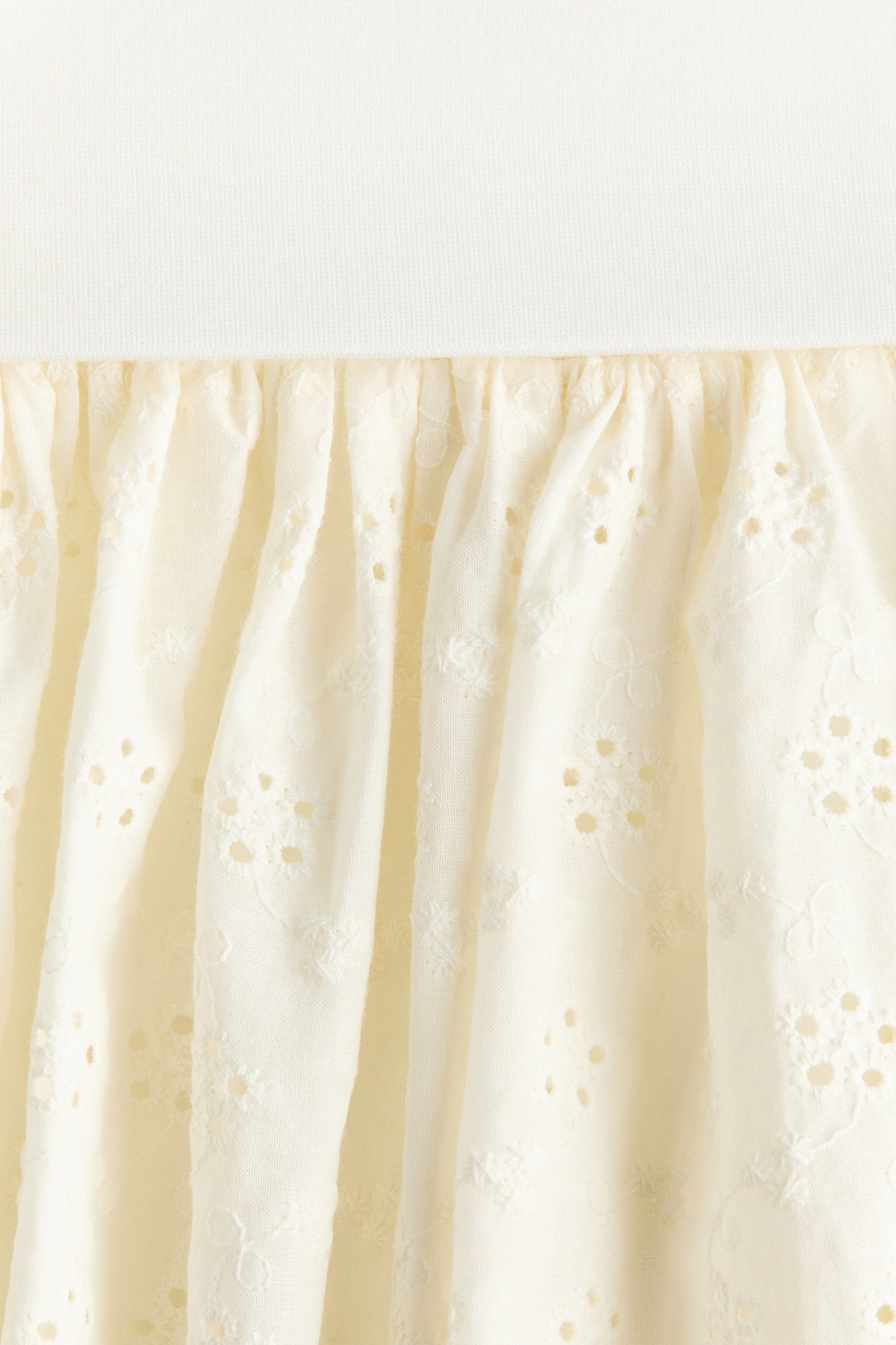 Mini jupe-short avec broderie anglaise
