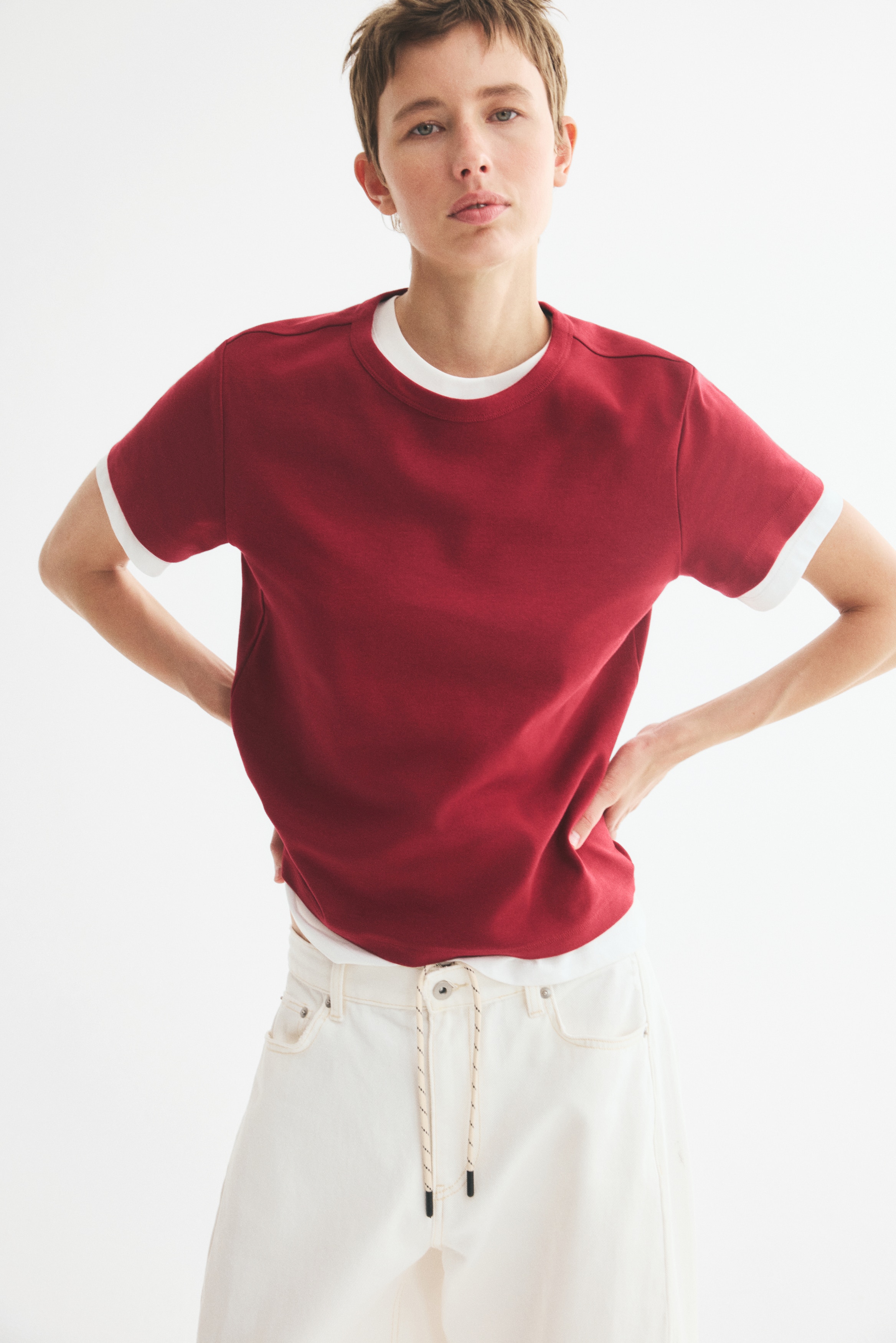 T-shirt aderente - Rosso scuro/Bianco/Nero/Beige chiaro/Blu navy/righe/Talpa scuro