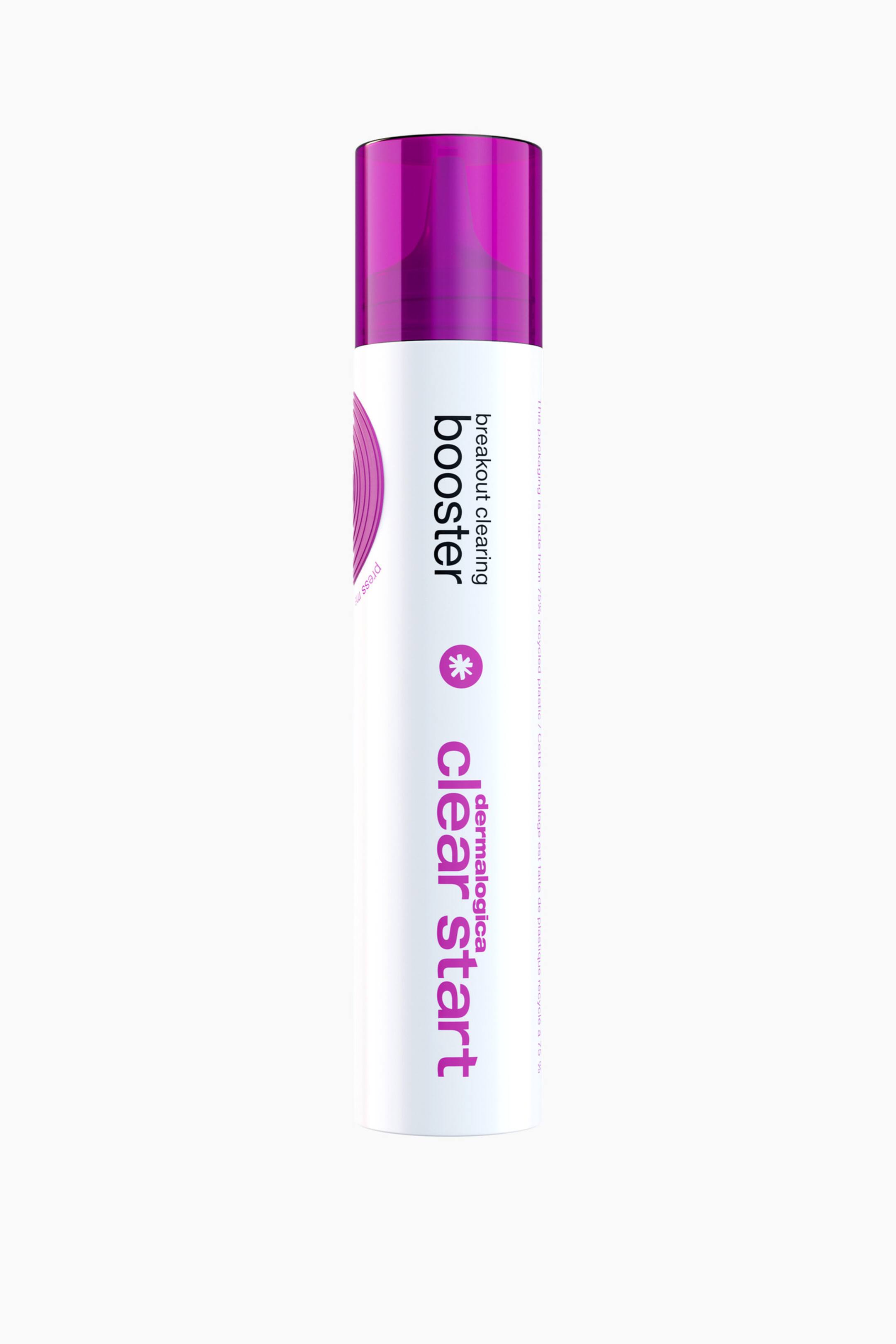 Visa större bild: Breakout Clearing Booster står upprätt och visar en vit cylindrisk flaska med ett halvtransparent lila lock. Flaskan har vertikal text i svart och lila som lyder ”breakout clearing booster” och ”dermalogica clear start”, tillsammans med en lila asterisksymbol och en delvis cirkelformad grafisk detalj på sidan.