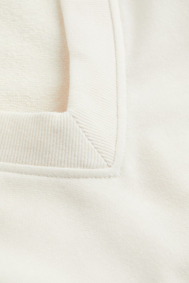 H&M+ Cropped sweatshirt - Cream/Black - 2